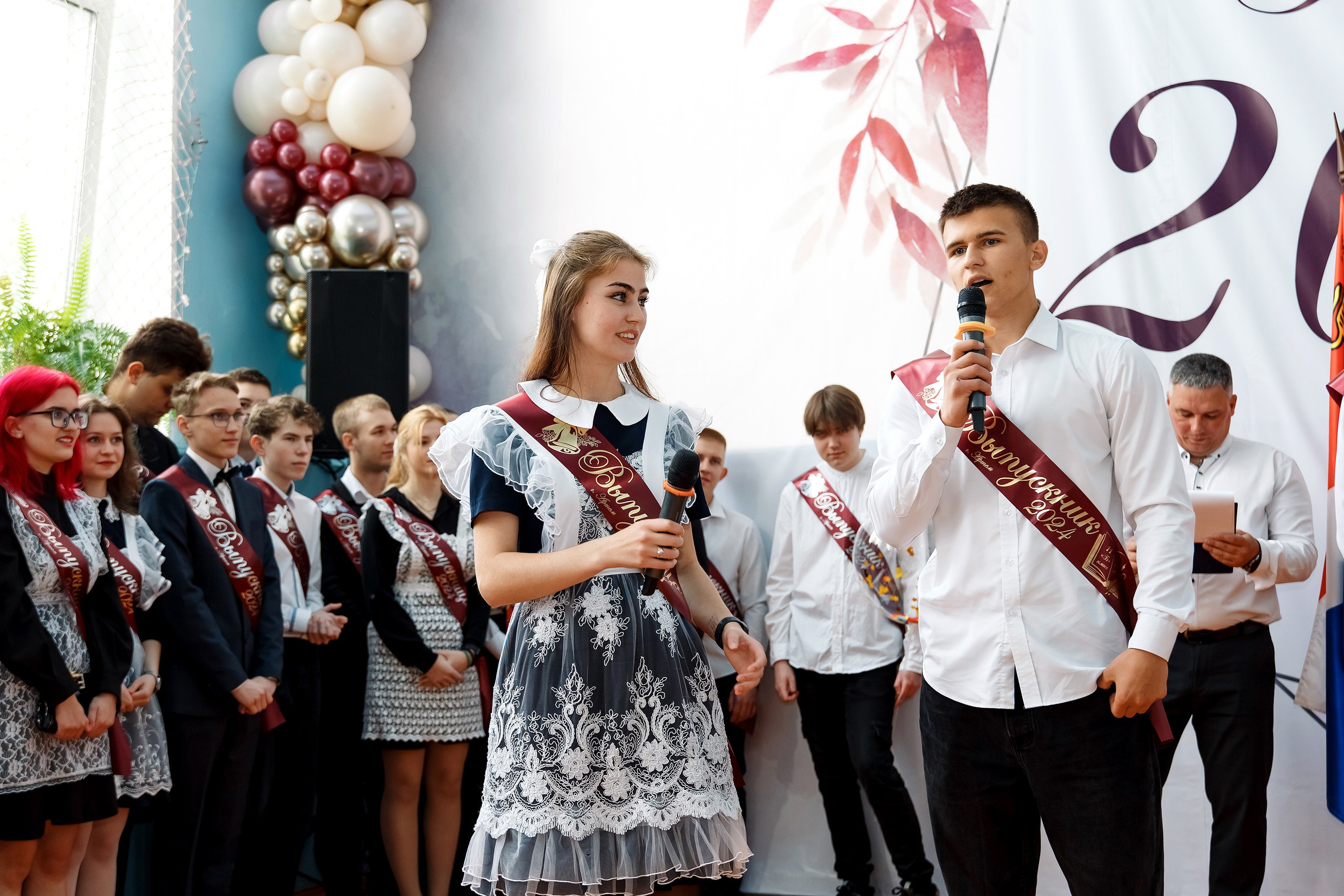 11 класс Последний звонок. Фотограф Любовь Корниенко, Примоский край