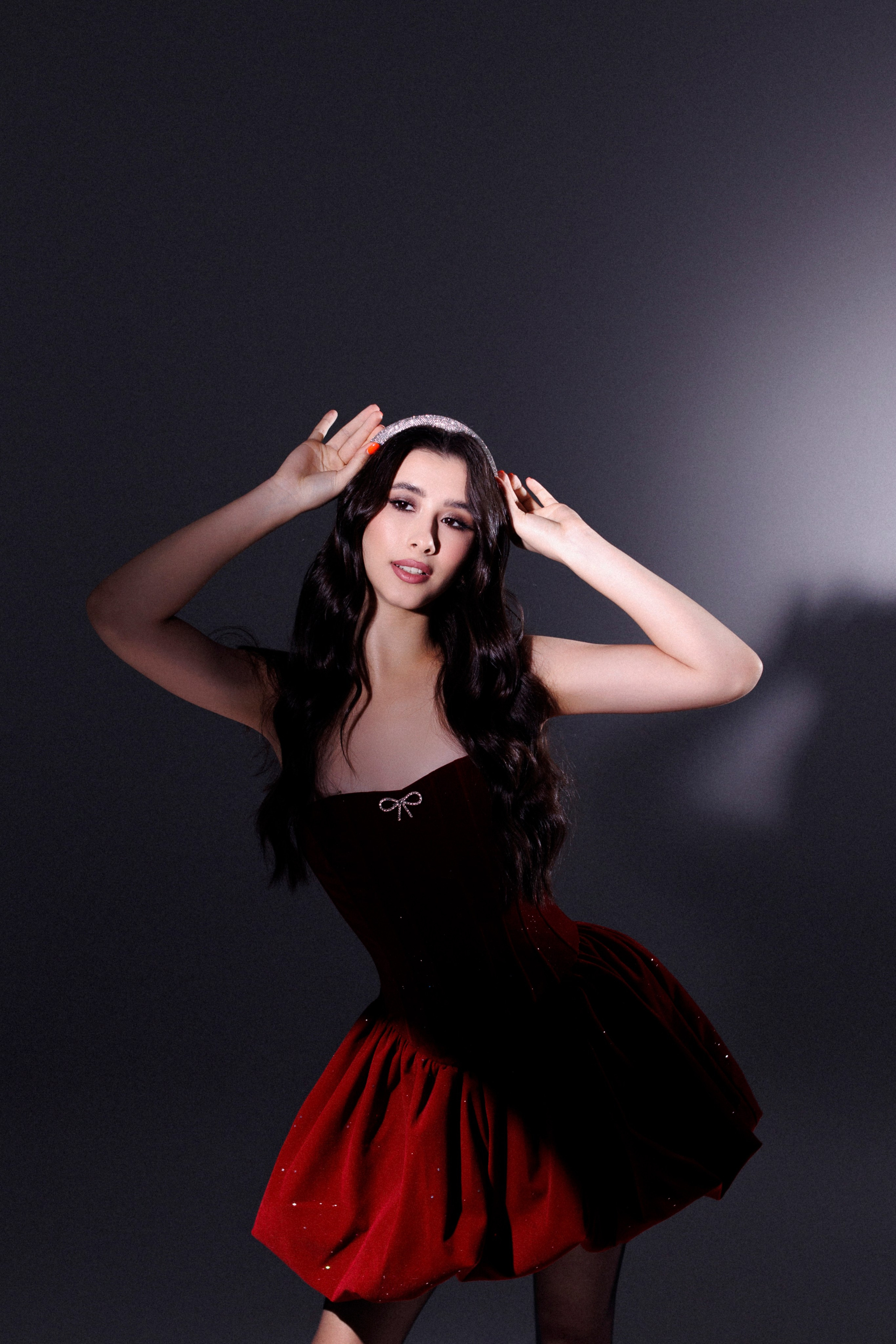 Фотосессия в студии. Я — фотограф, который помогает запечатлеть самые важные моменты вашей жизни!