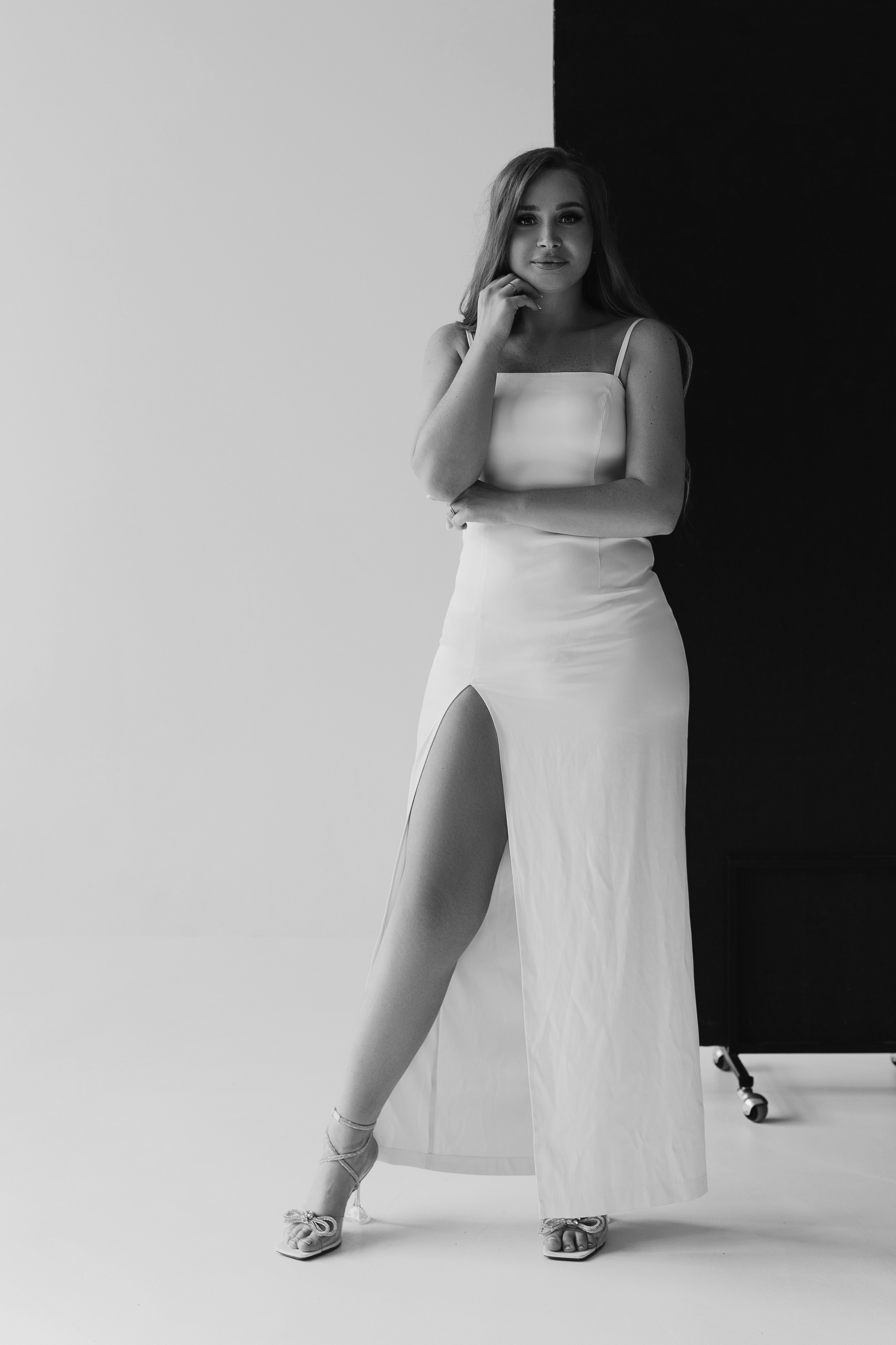 Wedding photoshoot in the studio. Your photographer in Busan (South Korea) Aleksandra Anufriy