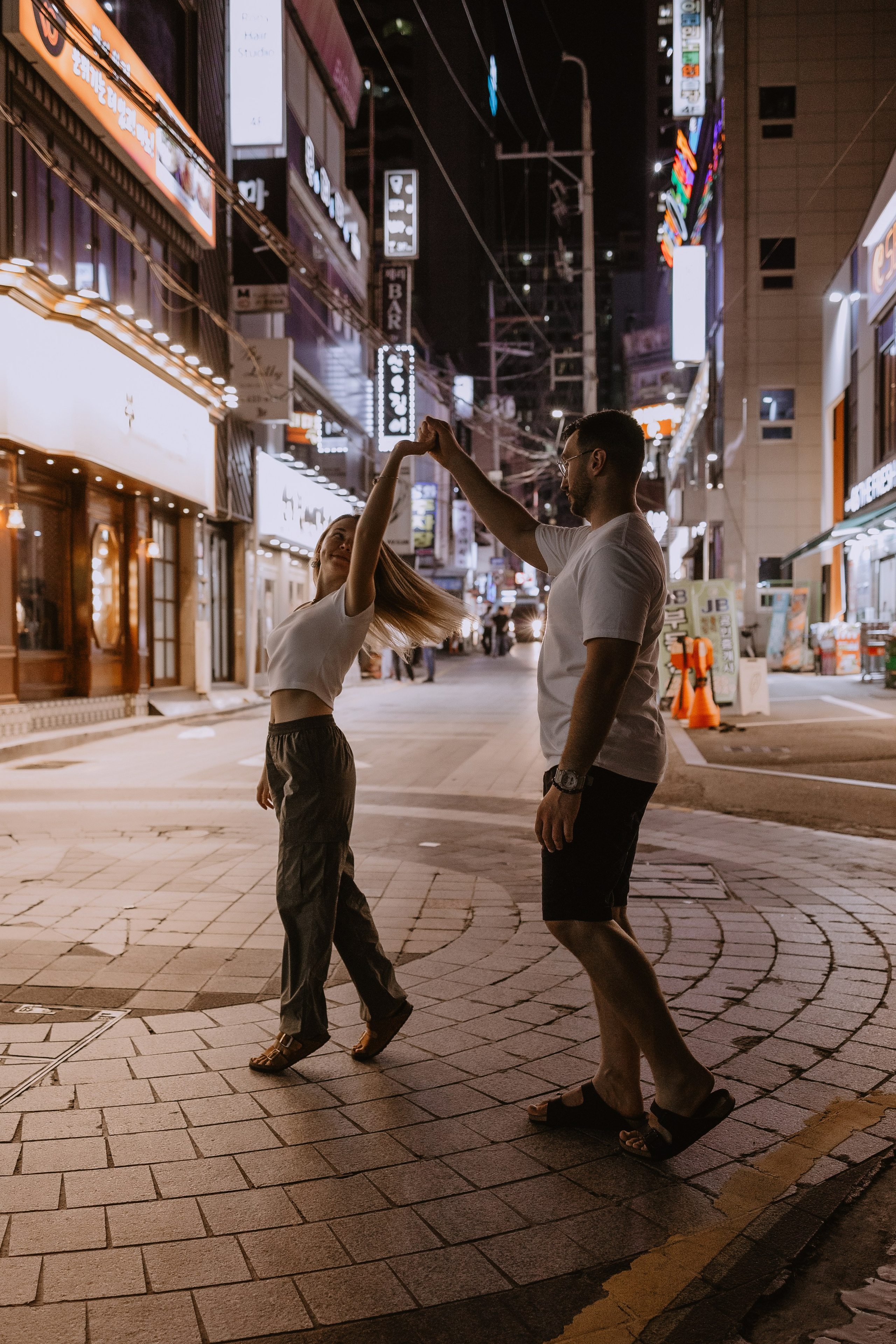 Вечерняя прогулка в городе Пусан. ВАШ ФОТОГРАФ В ПУСАНЕ (Южная Корея) Александра Ануфрий