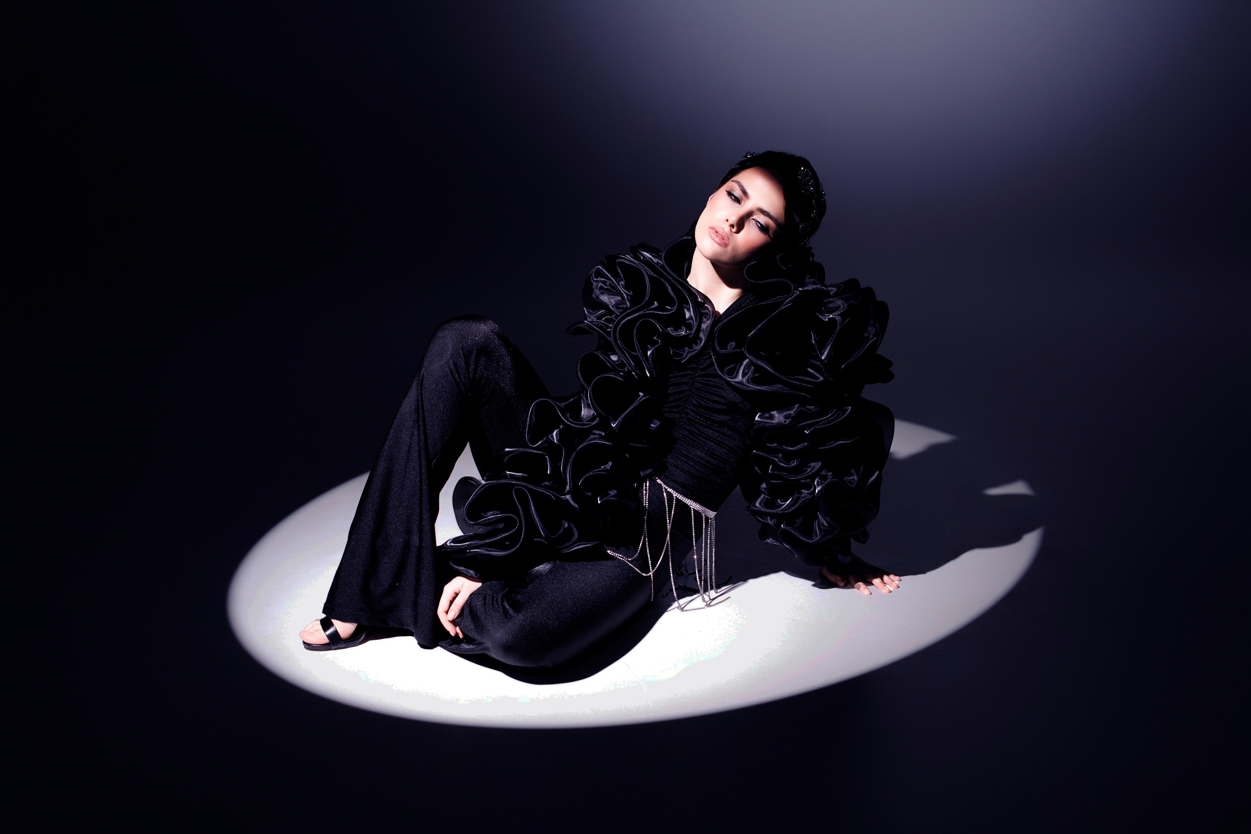 Фотосессия в студии. Я — фотограф, который помогает запечатлеть самые важные моменты вашей жизни!