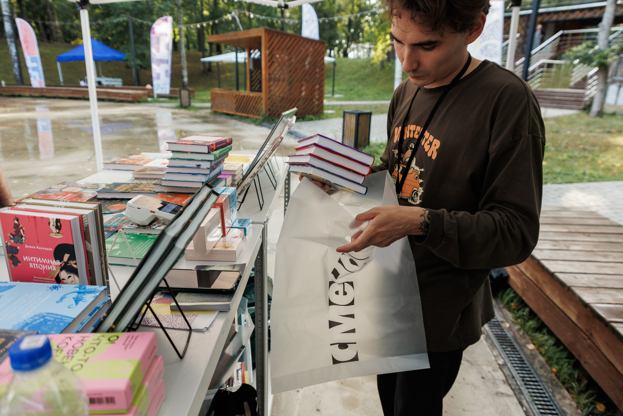 Книжный фестиваль «Смены» в Выксе 2025. Фотограф городских и семейных событий Артем Карпухин