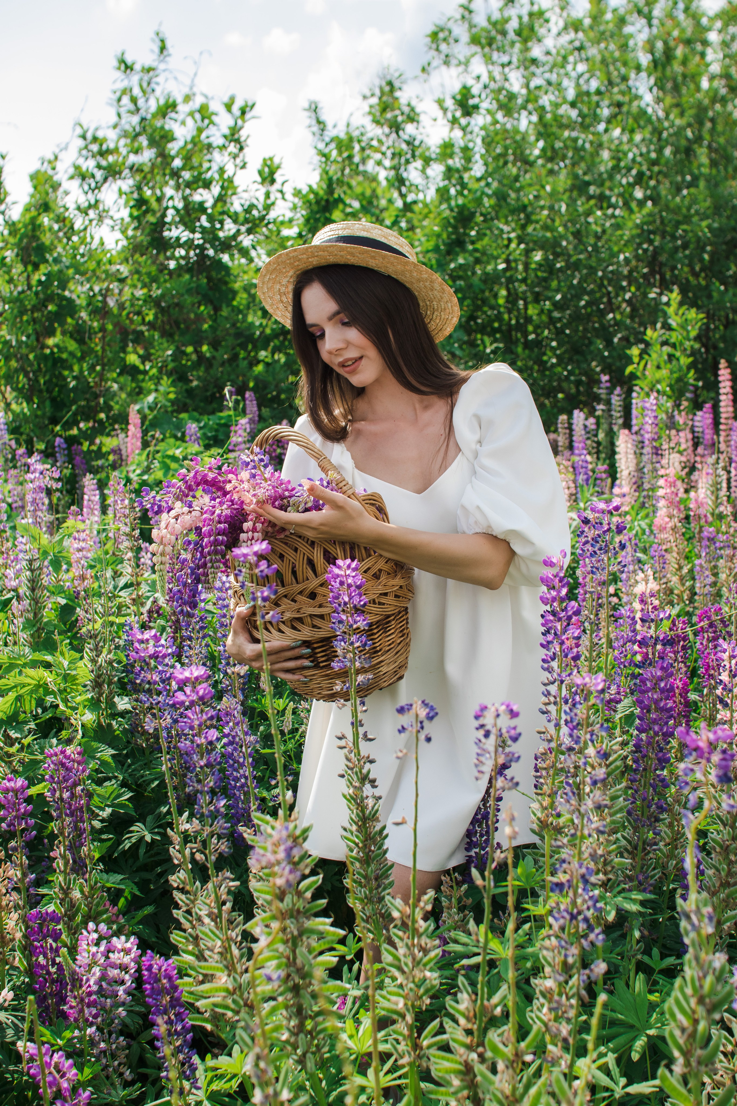 Девушках в люпинах