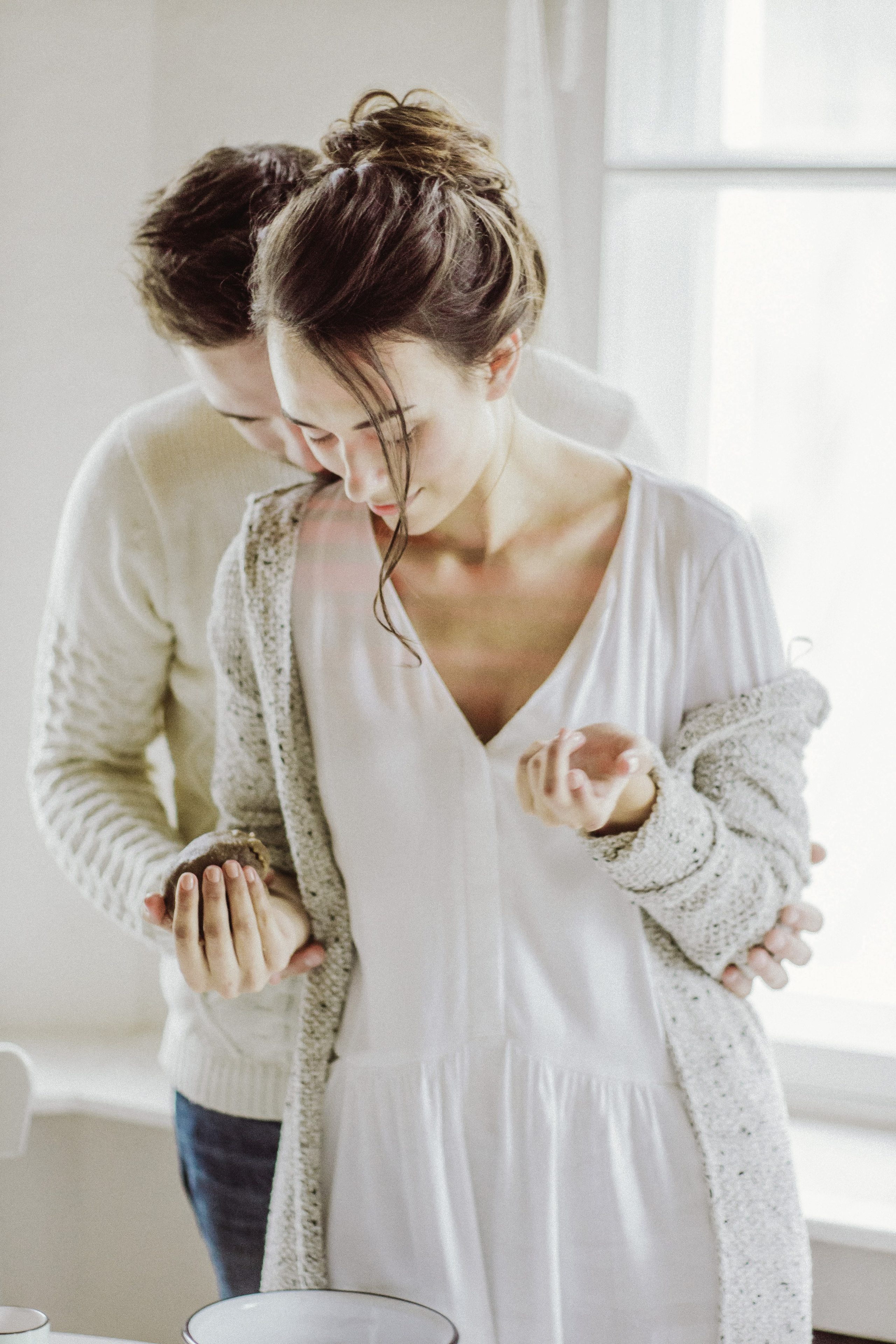 Уютная зимняя фотосессия для двоих дома