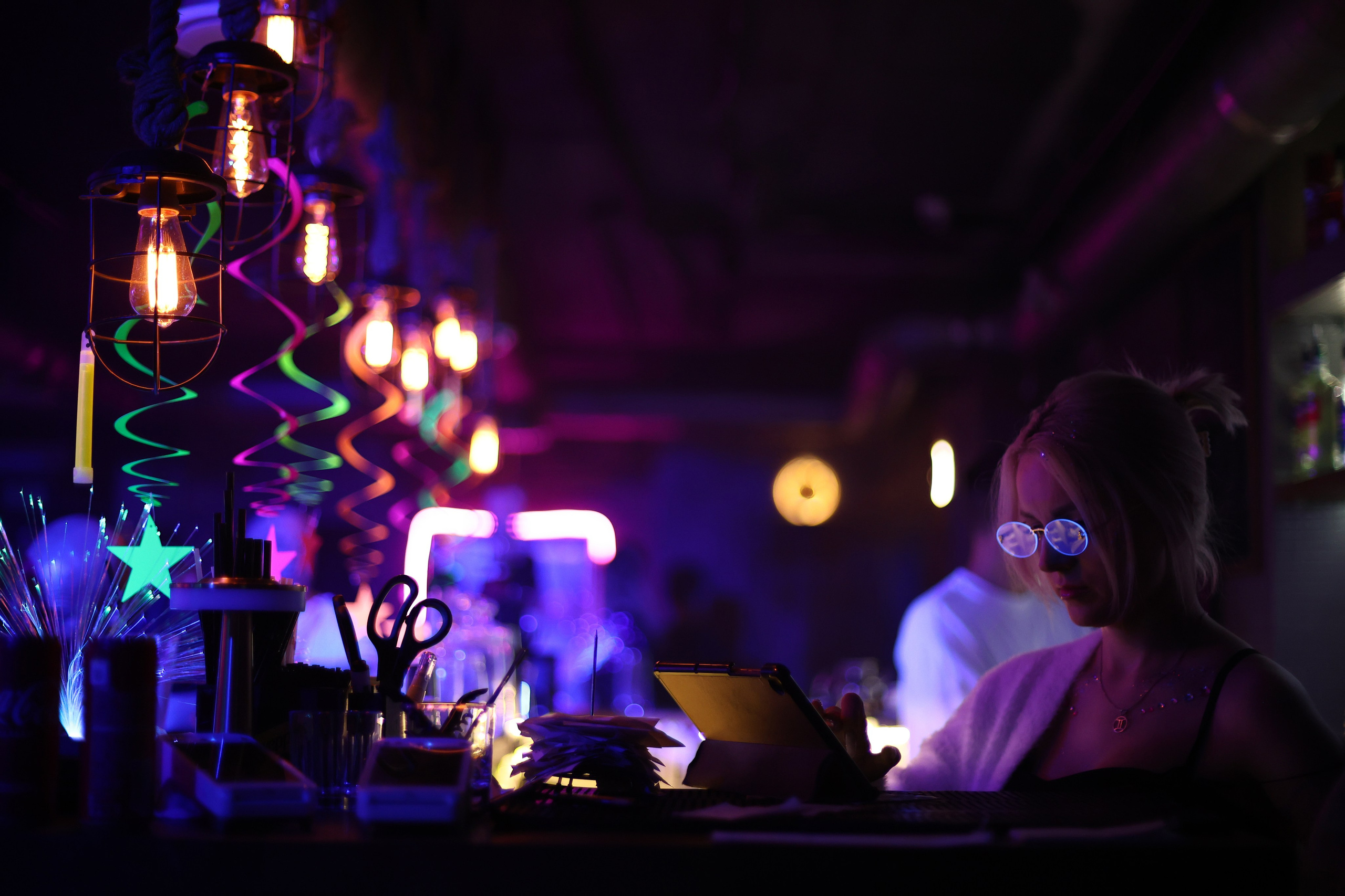 Neon Party 01.08.25. Мята Спортивная — Кальянная, караоке, бар в Минске