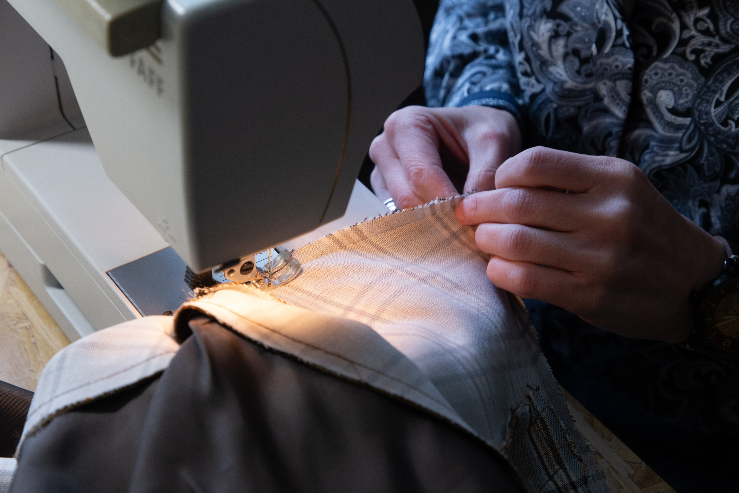 Предметная съемка с Олесей, швейный рабочий процесс. Ирина Чернова — портретный фотограф и маркетолог из Владивостока