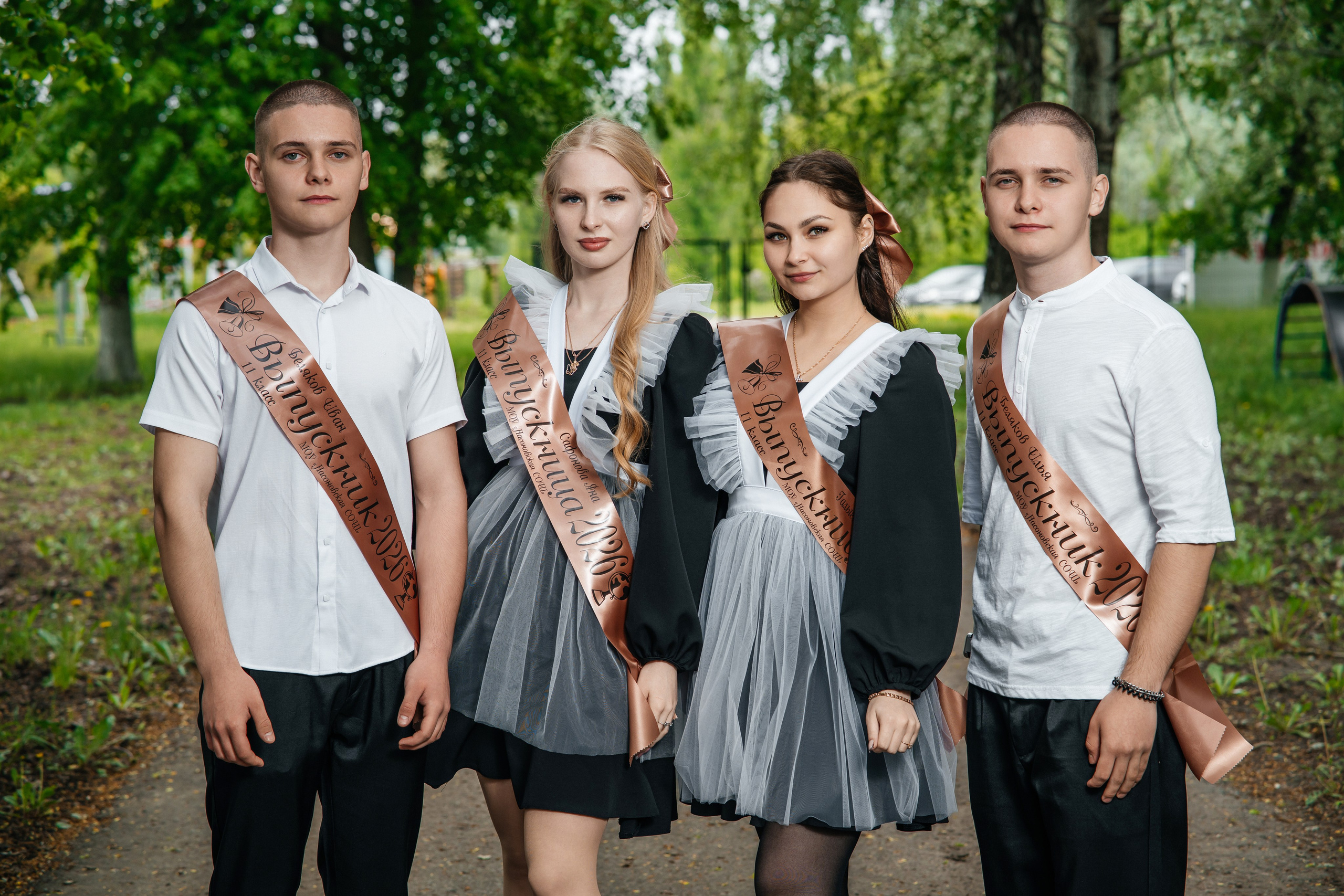 Сочная классика. Школьный фотограф в Валуйках. Фотосессии для выпускников и изготовление выпускных альбомов в городе Валуйки и в Белгородской области