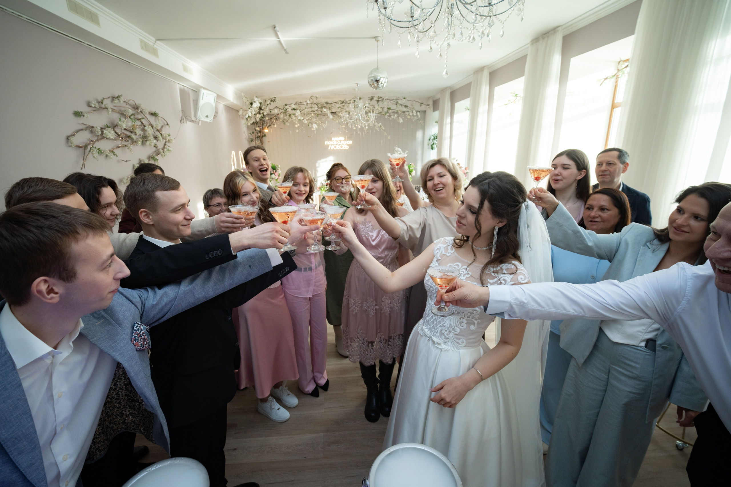 Полная свадьба, свадебная серия свадебного фотографа Александра Невского. Свадебный фотограф Александр Невский в Санкт-Петербурге