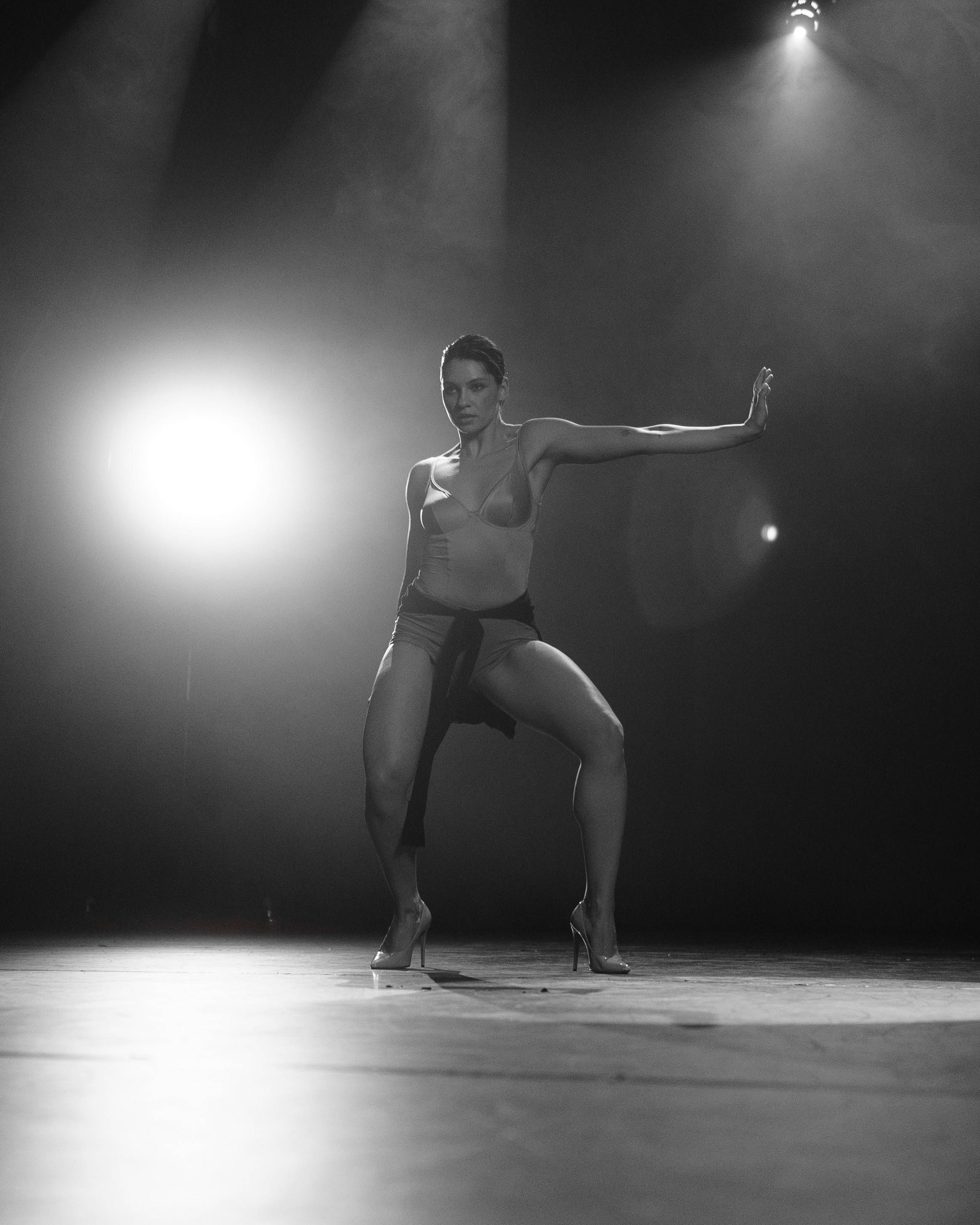 Reportage photography of dancers in the movie pavilion