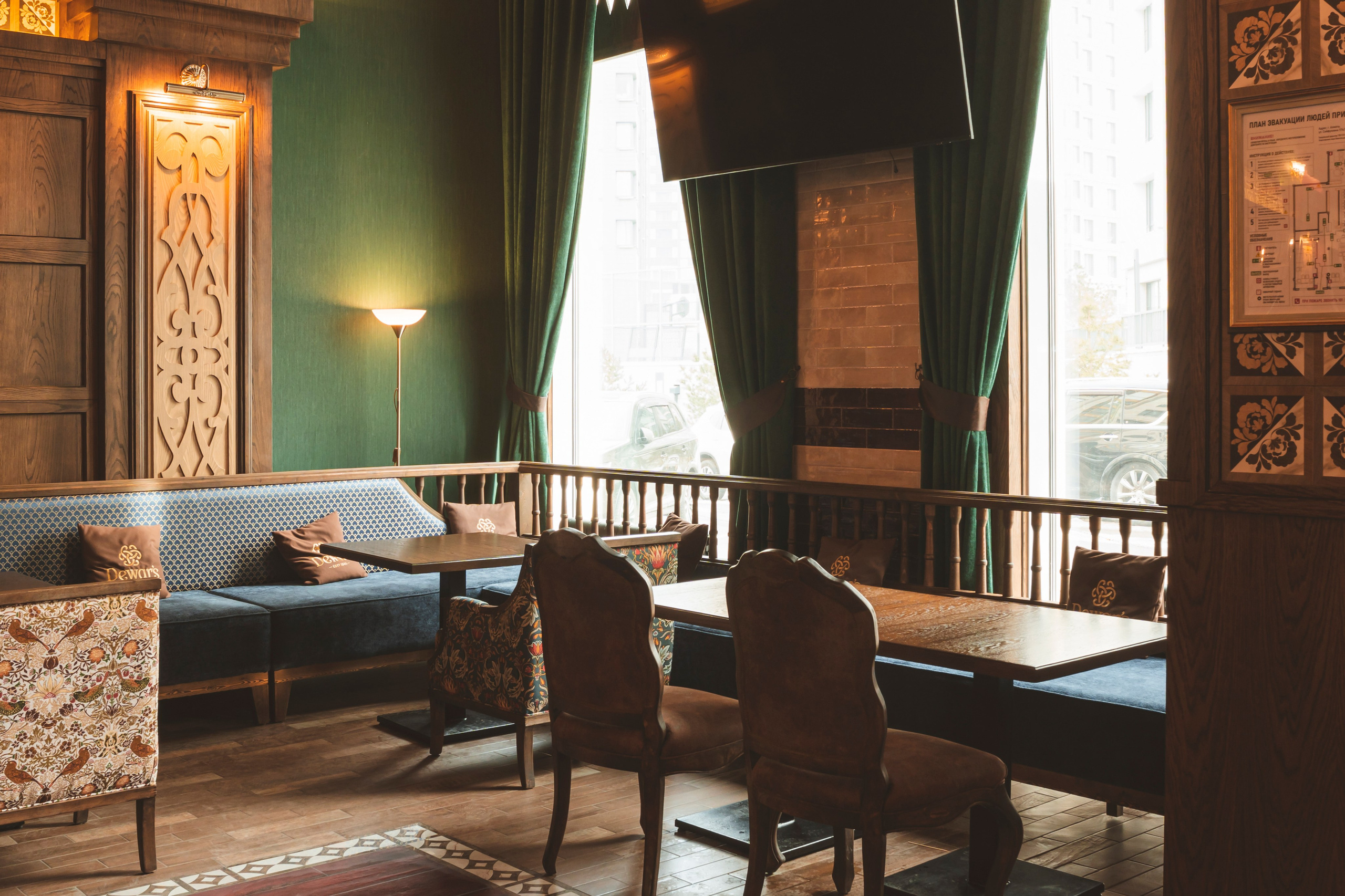 Алматы, Fuller's Central Avenue — самый большой паб сети, ЖК Central Avenue, январь 2026. Интерьерный фотограф Алматы