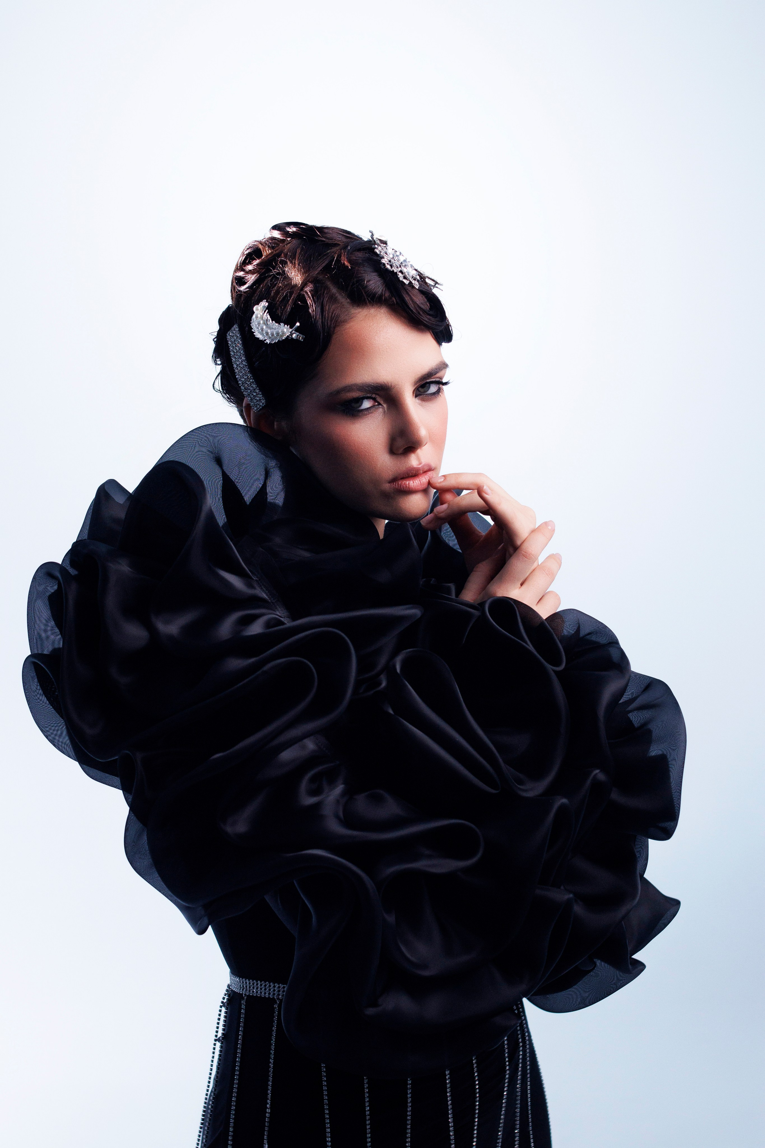 Фотосессия в студии. Я — фотограф, который помогает запечатлеть самые важные моменты вашей жизни!