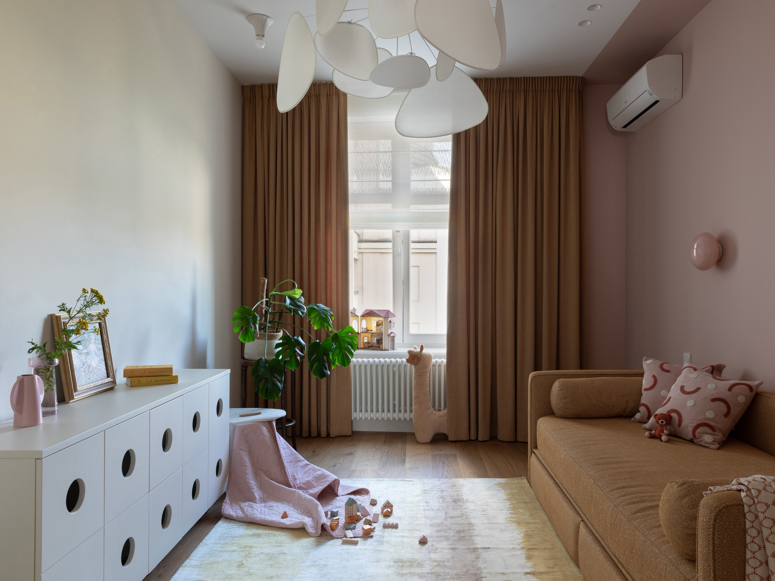 Парадная. «Roots» полный цикл производства мебели и интерьерных решений