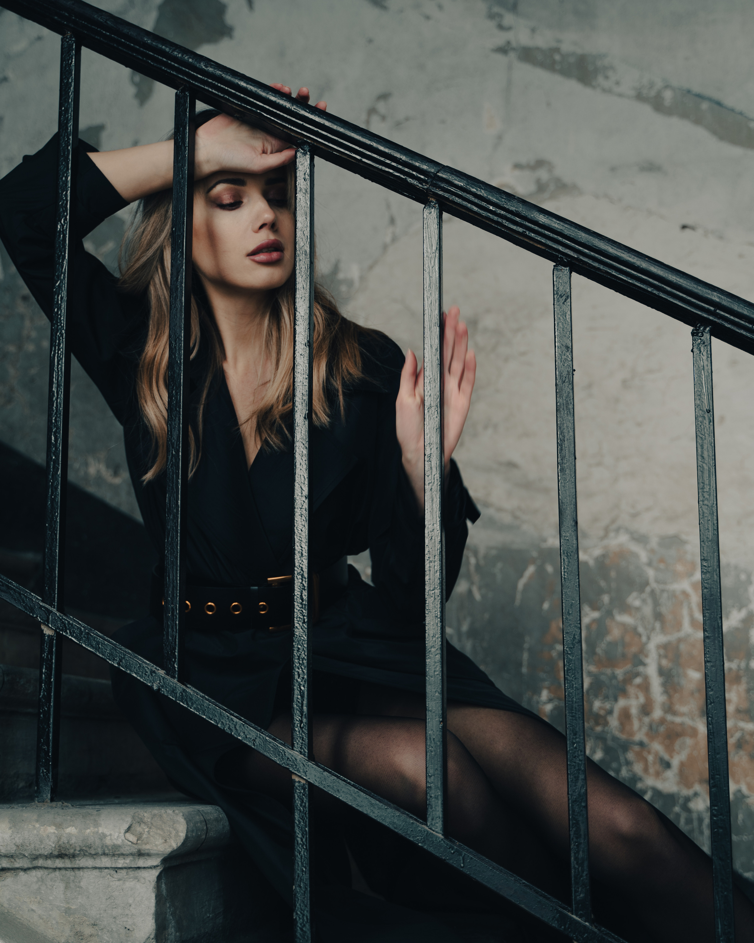 На лестнице. Творческий фотограф взрослых и детей в Москве Анна Блифернец