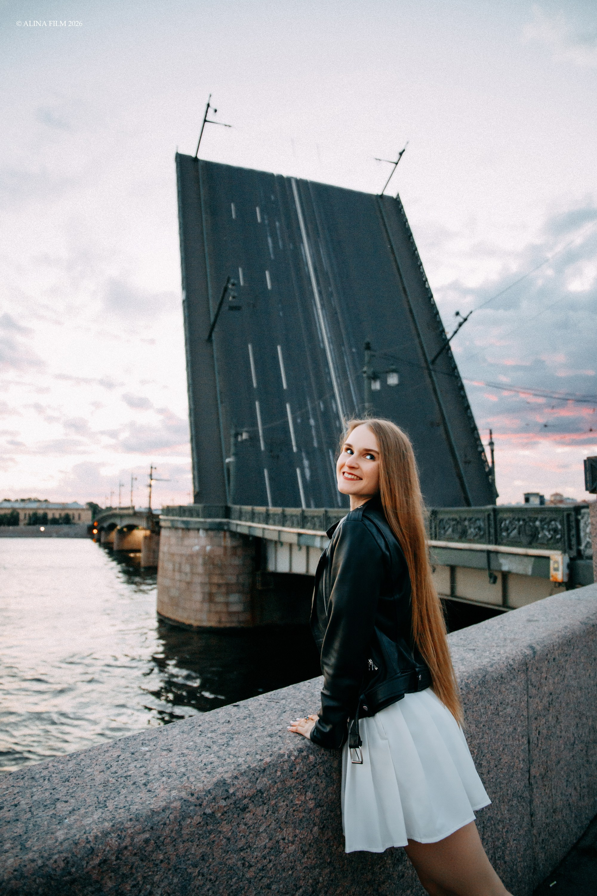 Фотосессия с разведенными мостами. Фотограф в Санкт-Петербурге Alina Film