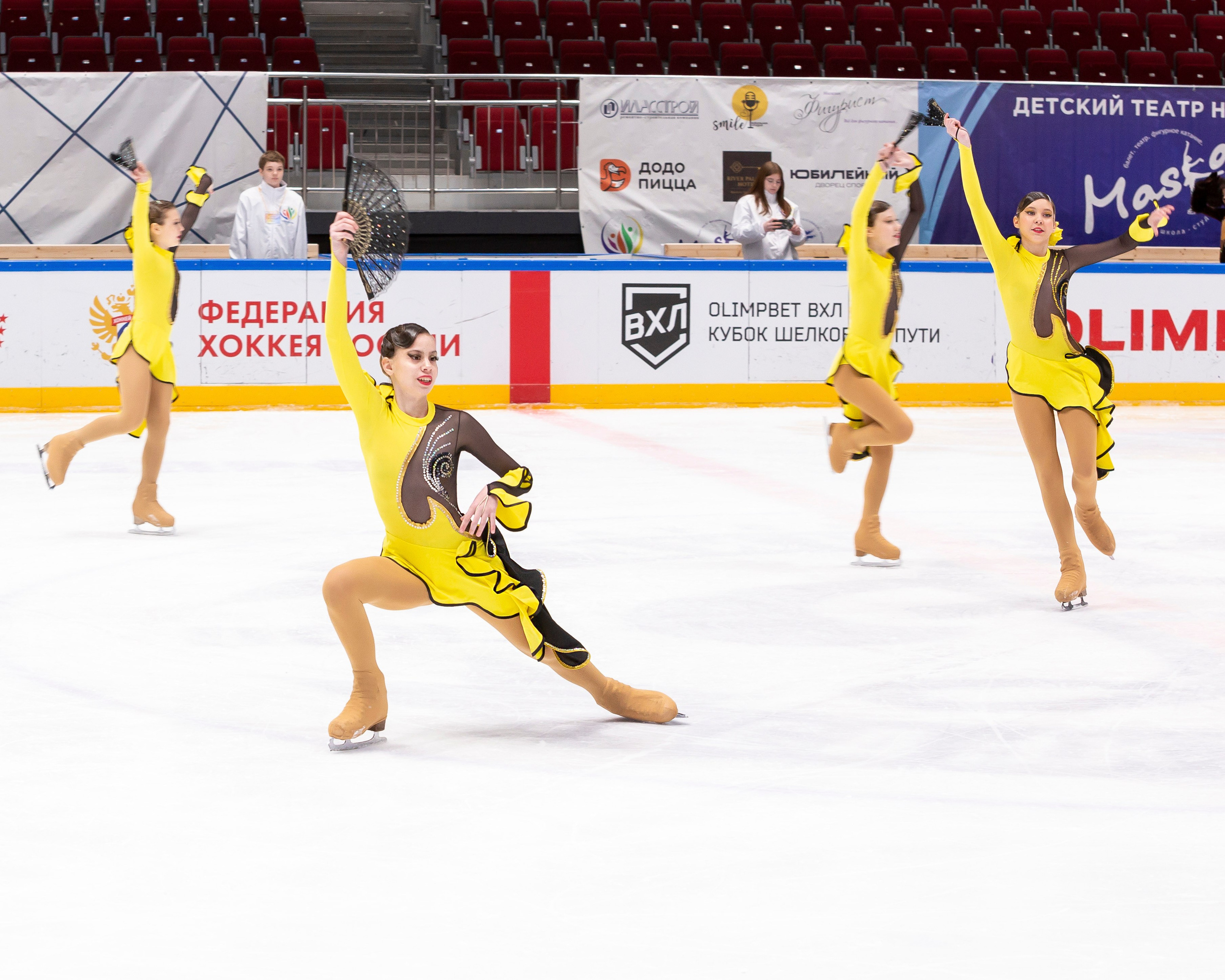 VII Ежегодный фестиваль массовых танцев на льду и фигурного катания «Петровский лёд» Санкт-Петербург 2024. Репортажный фотограф в Москве