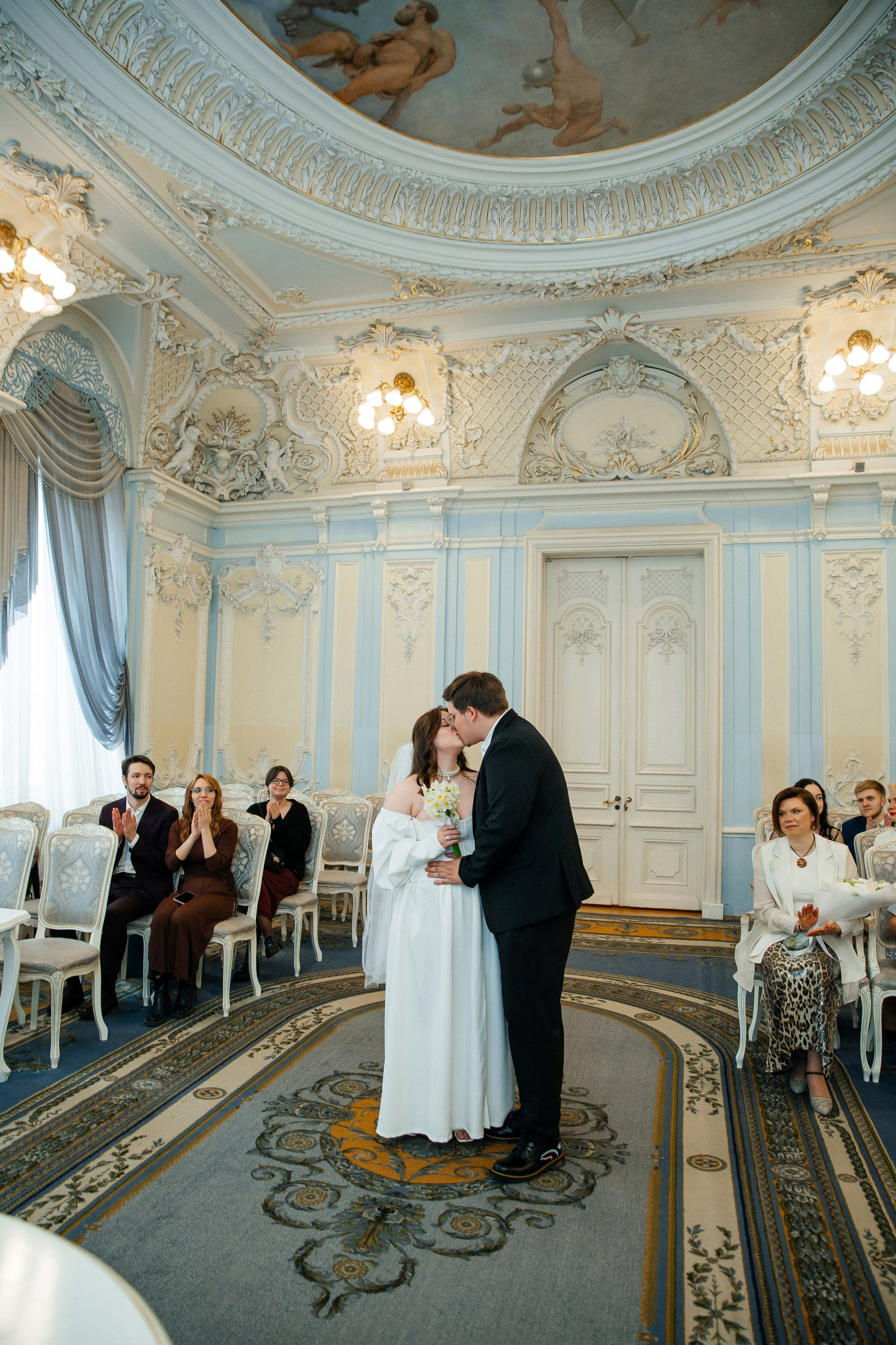 Съемка в отеле и регистрация прохладным майским днем. Свадебный фотограф в Санкт-Петербурге Вика Стукачева