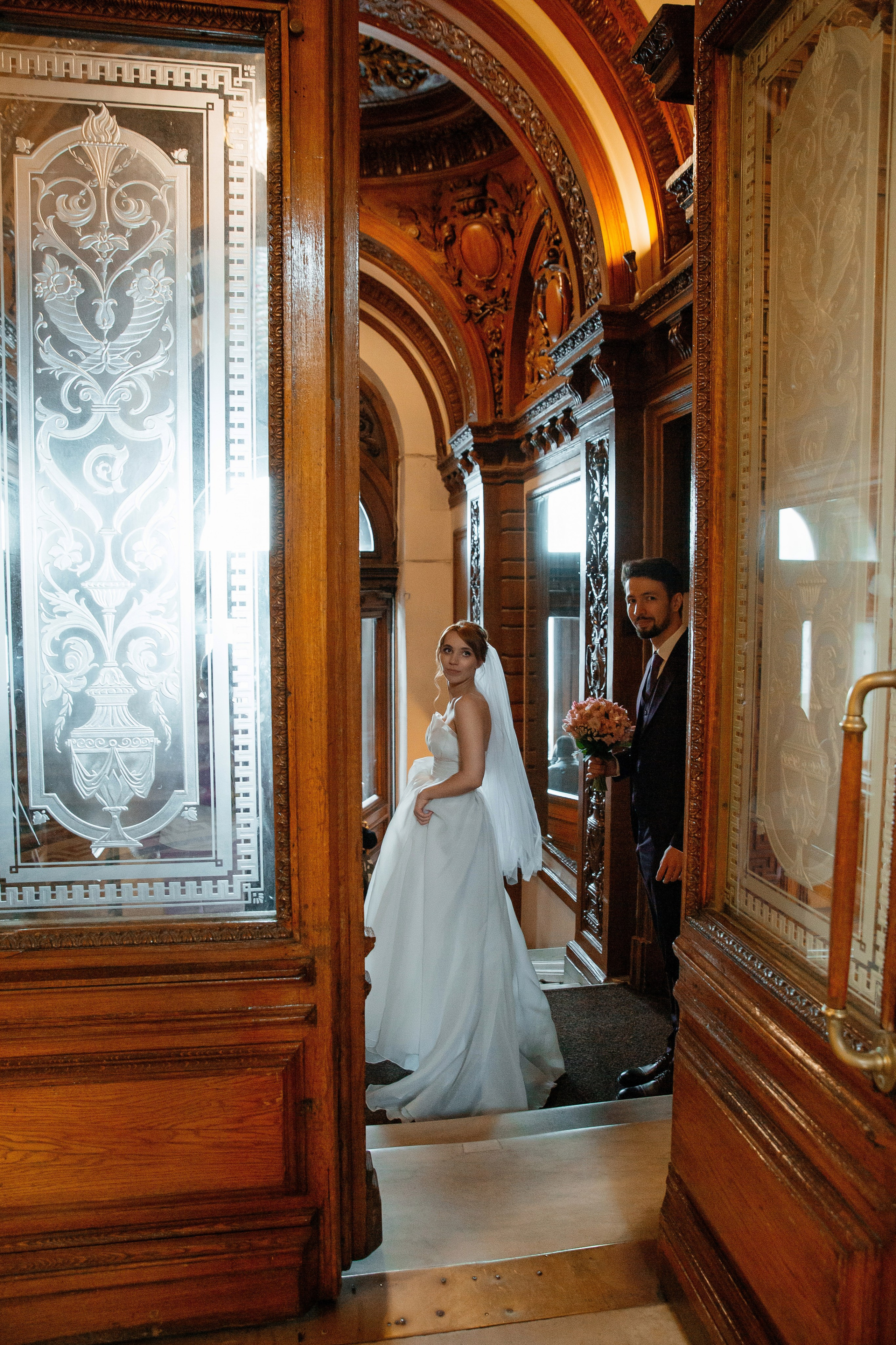 Первый ЗАГС и Фотосессия на Витебском в апреле. Свадебный фотограф в Санкт-Петербурге Вика Стукачева