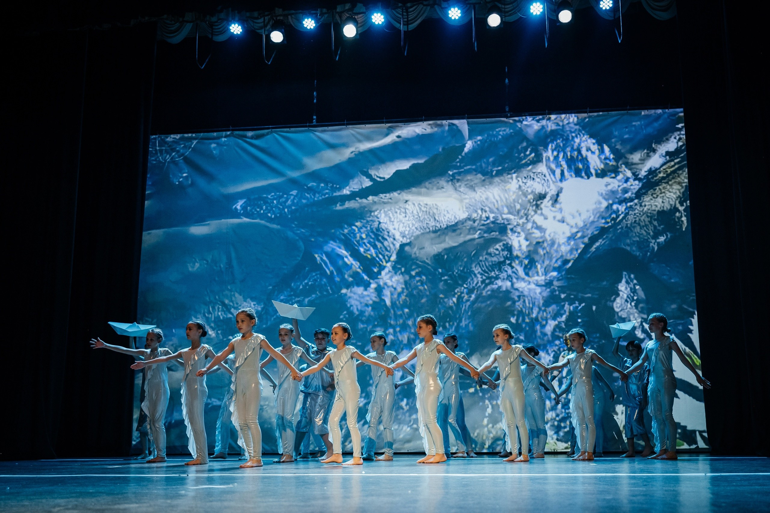 Танцы. Фотограф Елена Рогашкова