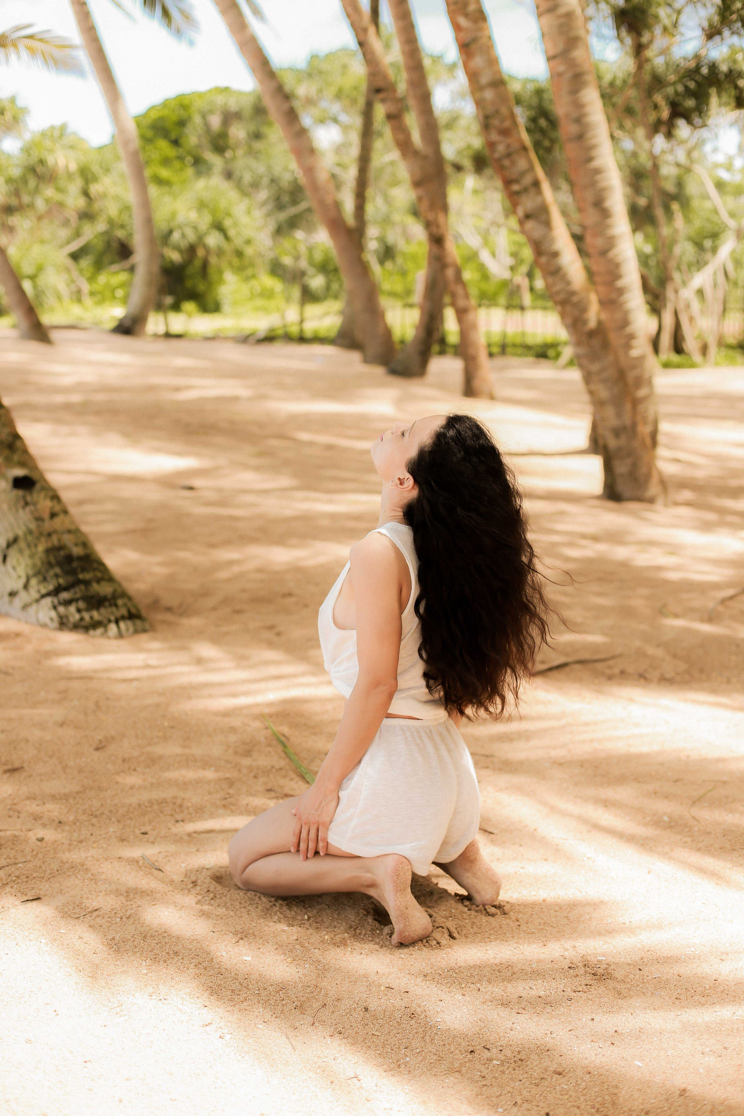 Девушка на пляже Ахунгала — Фотосессия с банановым листом и в натуральном бассейне | Шри-Ланка. Фотограф на Шри-Ланке