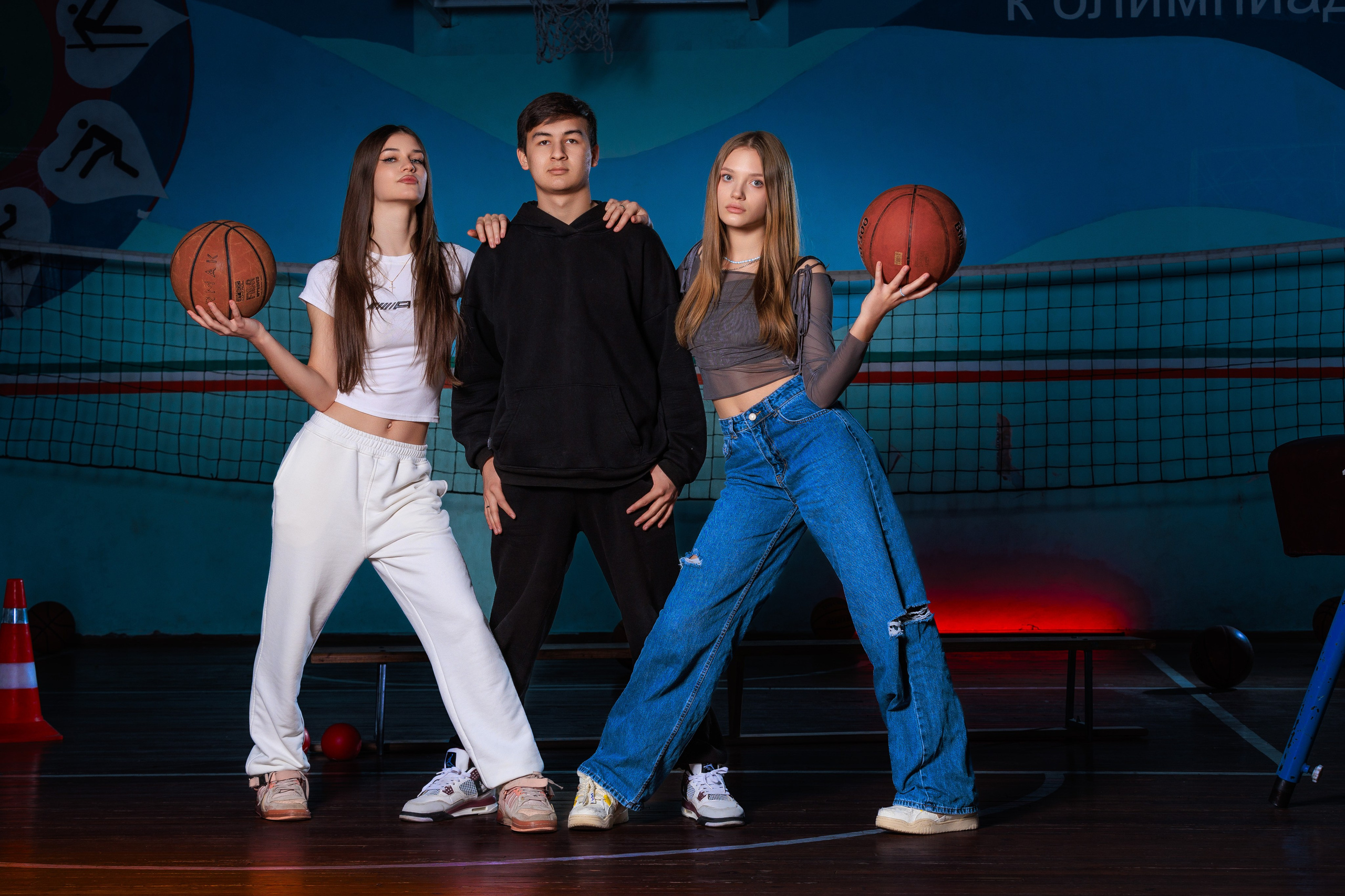 Смотреть фотки в спортзале. Выпускные альбомы Геленджик, Новороссийск, Краснодар, Туапсе