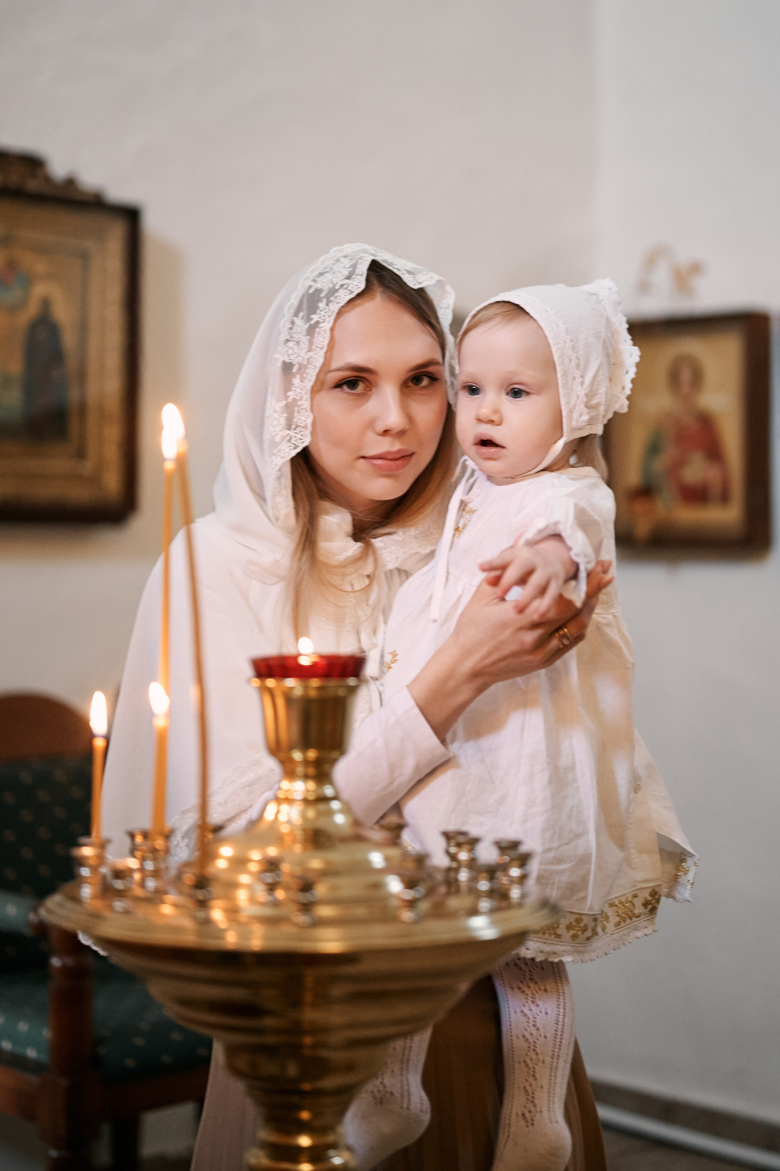 Крещение в храме Преполовения Пятидесятницы во Пскове. Свадебный фотограф Надежда Максимова