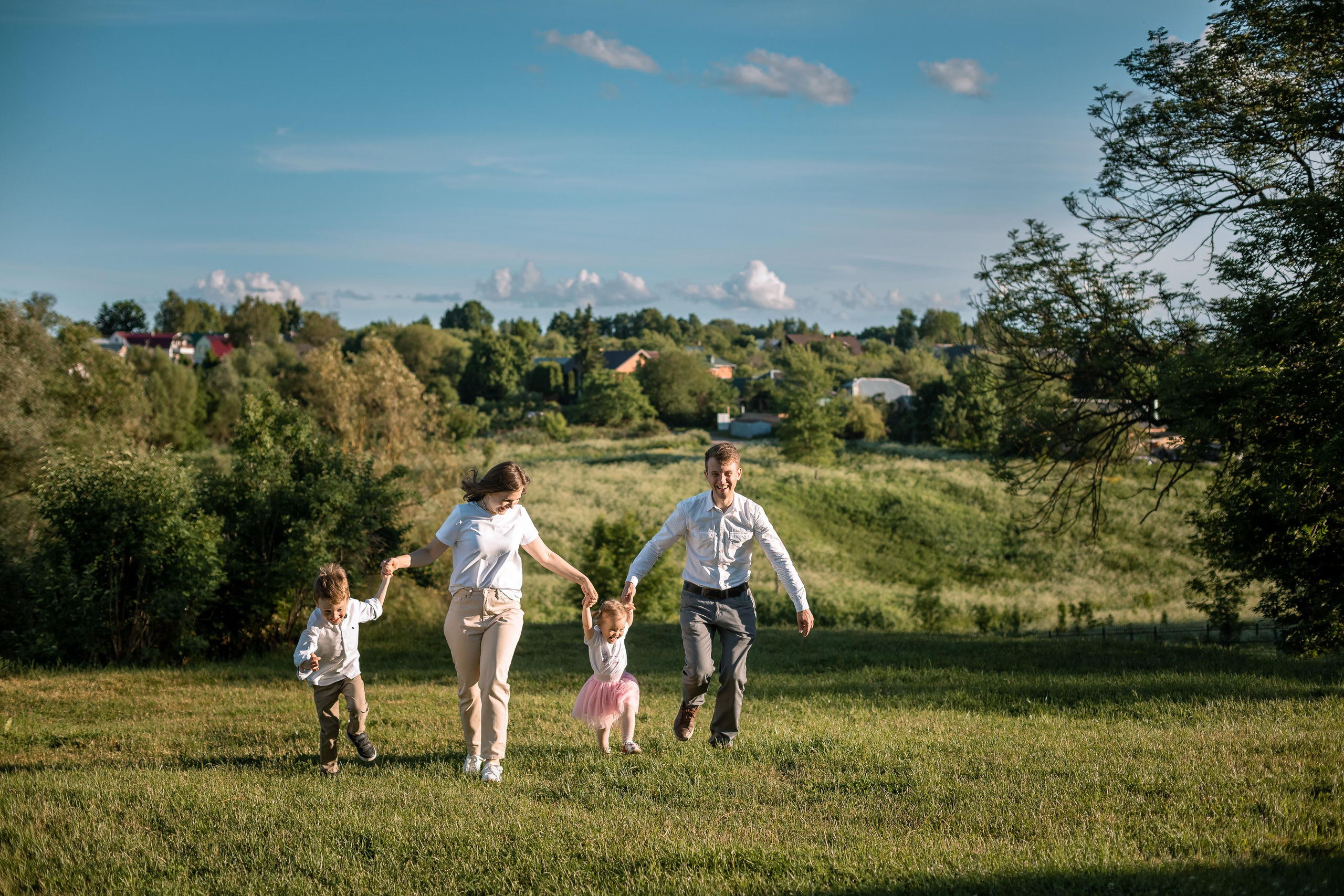 Фотопрогулка для семьи Кирилла и Наташи в Ясной Поляне. Женский семейный фотограф Тула Москва Захарова Анна