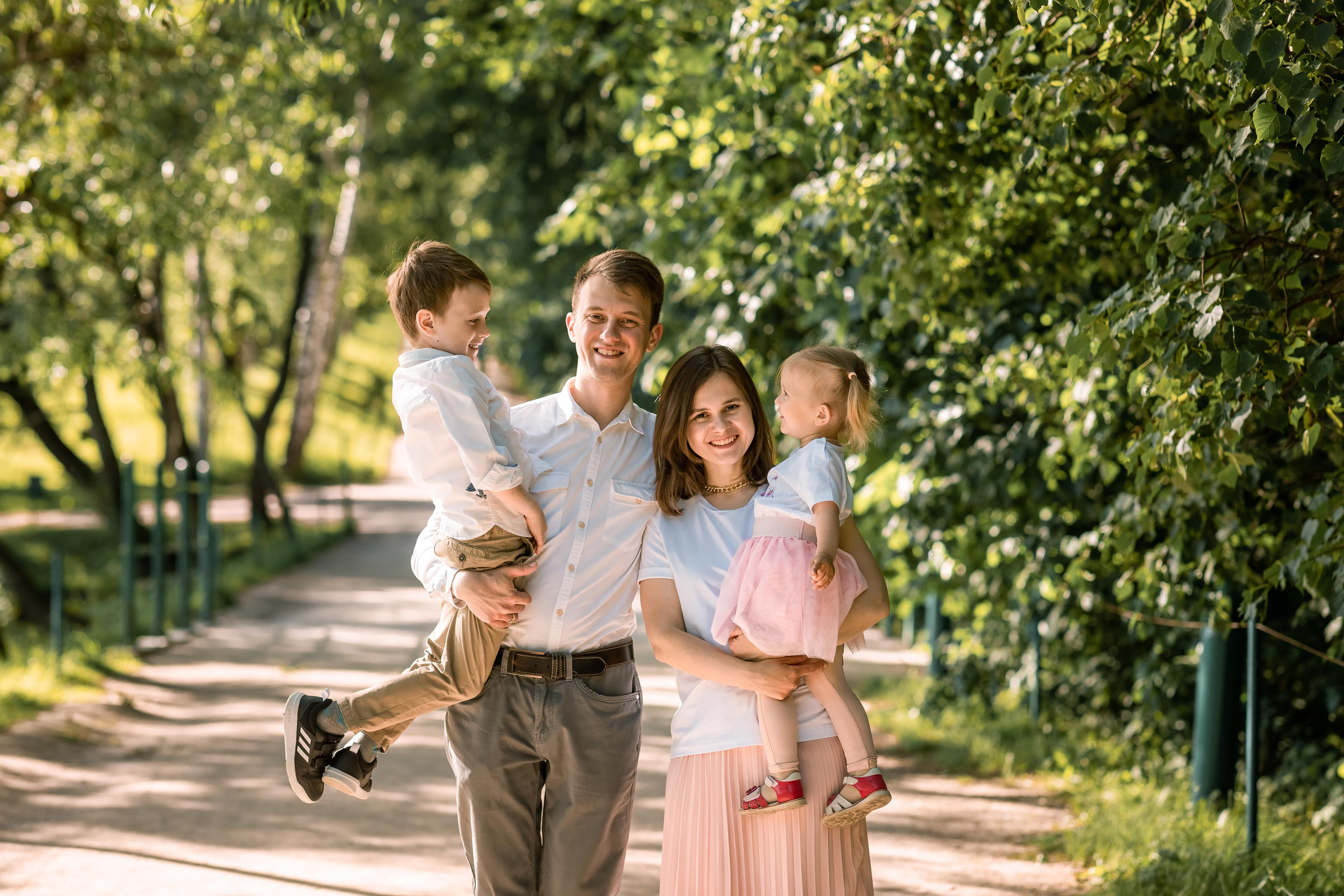 Фотопрогулка для семьи Кирилла и Наташи в Ясной Поляне. Женский семейный фотограф Тула Москва Захарова Анна