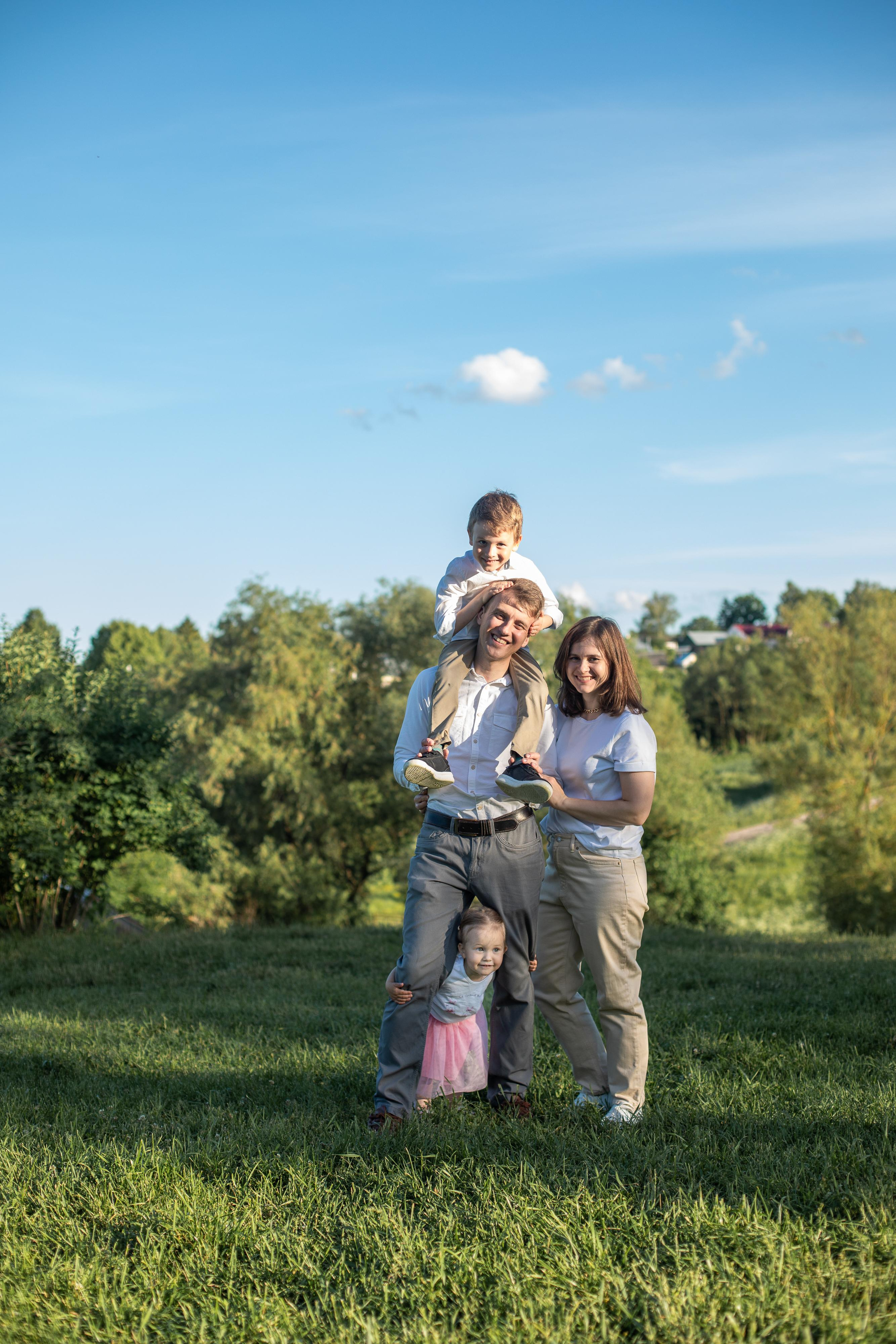 Фотопрогулка для семьи Кирилла и Наташи в Ясной Поляне. Женский семейный фотограф Тула Москва Захарова Анна