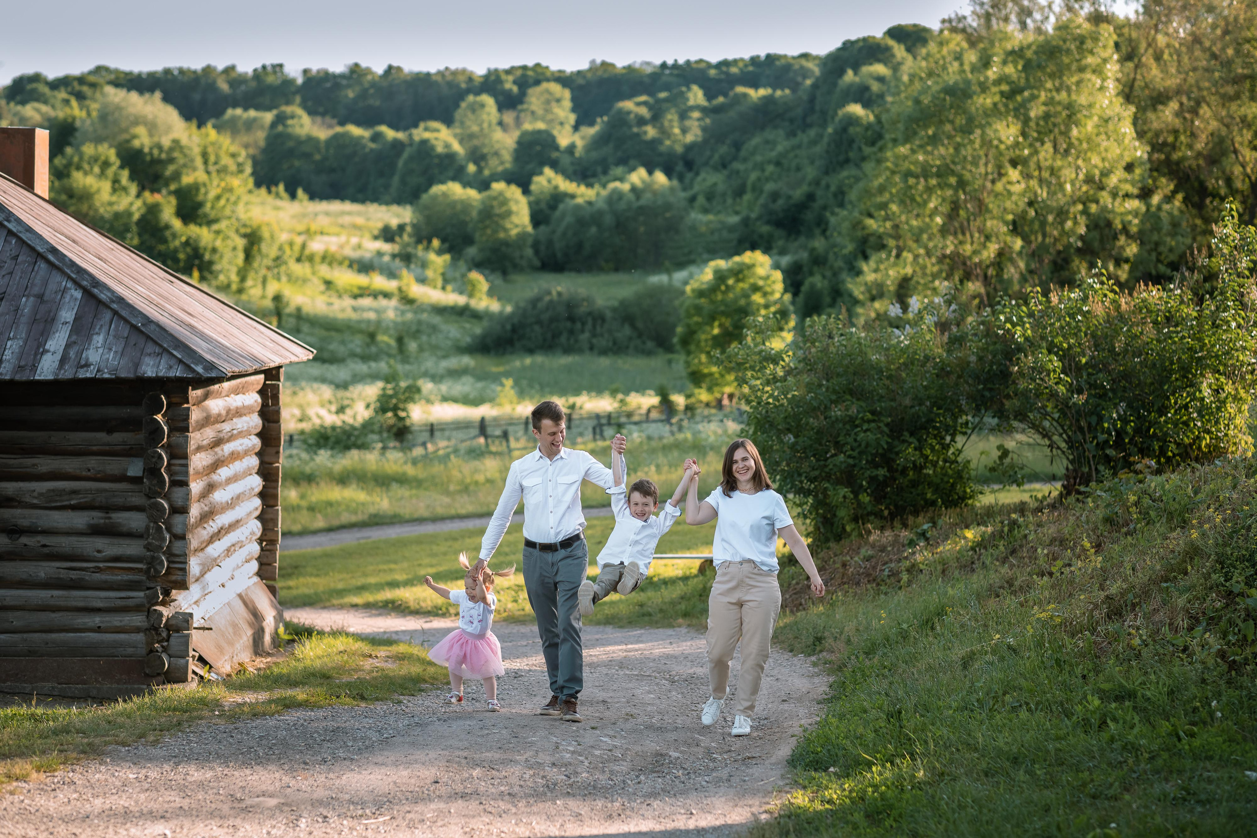 Фотопрогулка для семьи Кирилла и Наташи в Ясной Поляне. Женский семейный фотограф Тула Москва Захарова Анна
