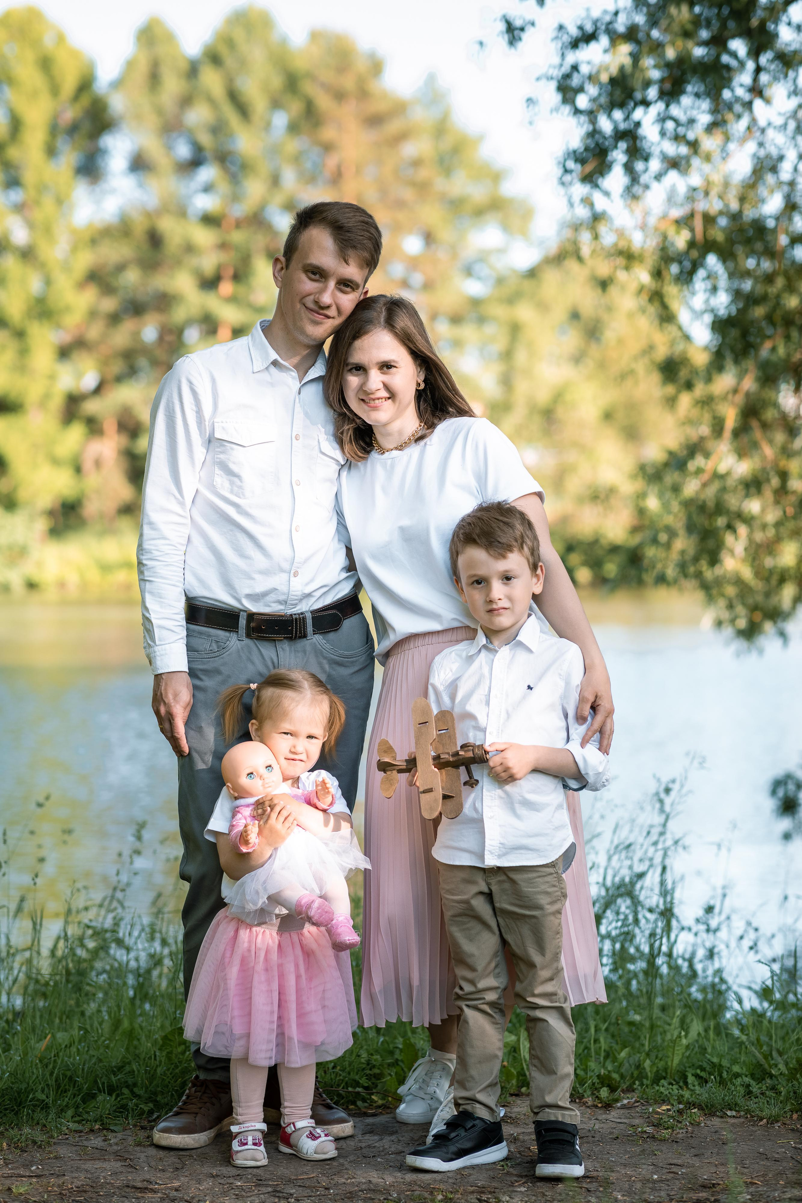 Фотопрогулка для семьи Кирилла и Наташи в Ясной Поляне. Женский семейный фотограф Тула Москва Захарова Анна