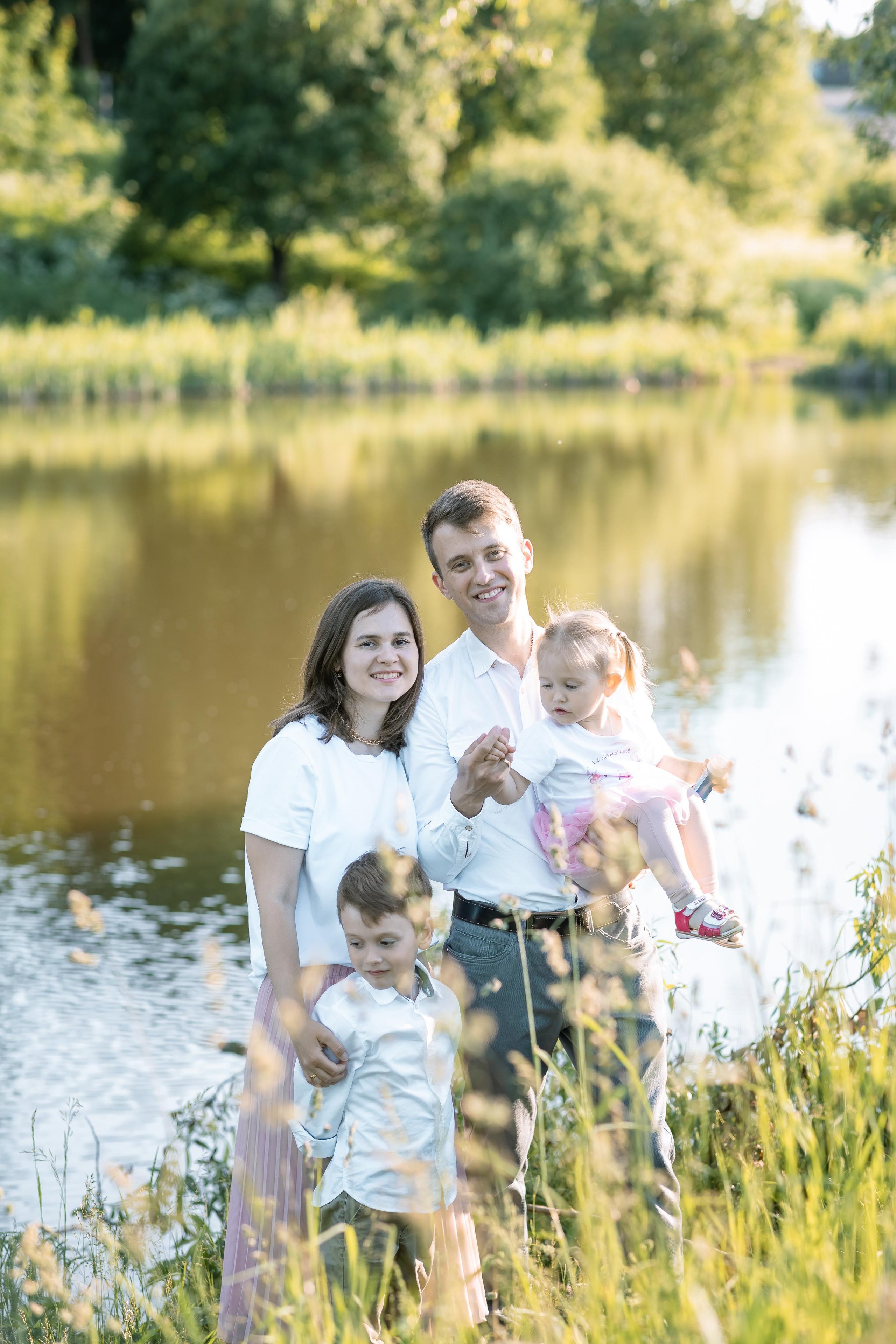 Фотопрогулка для семьи Кирилла и Наташи в Ясной Поляне. Женский семейный фотограф Тула Москва Захарова Анна