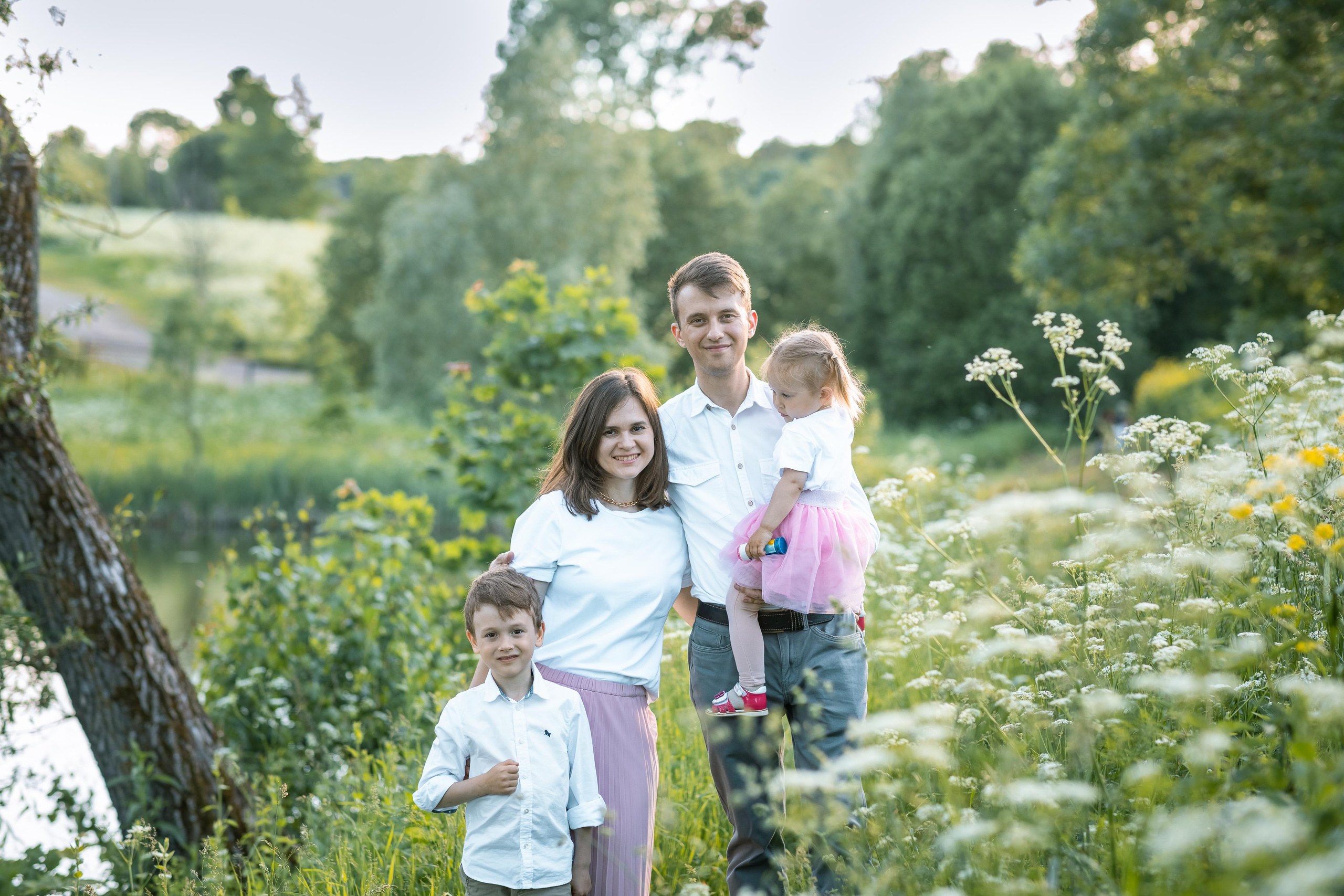 Фотопрогулка для семьи Кирилла и Наташи в Ясной Поляне. Женский семейный фотограф Тула Москва Захарова Анна
