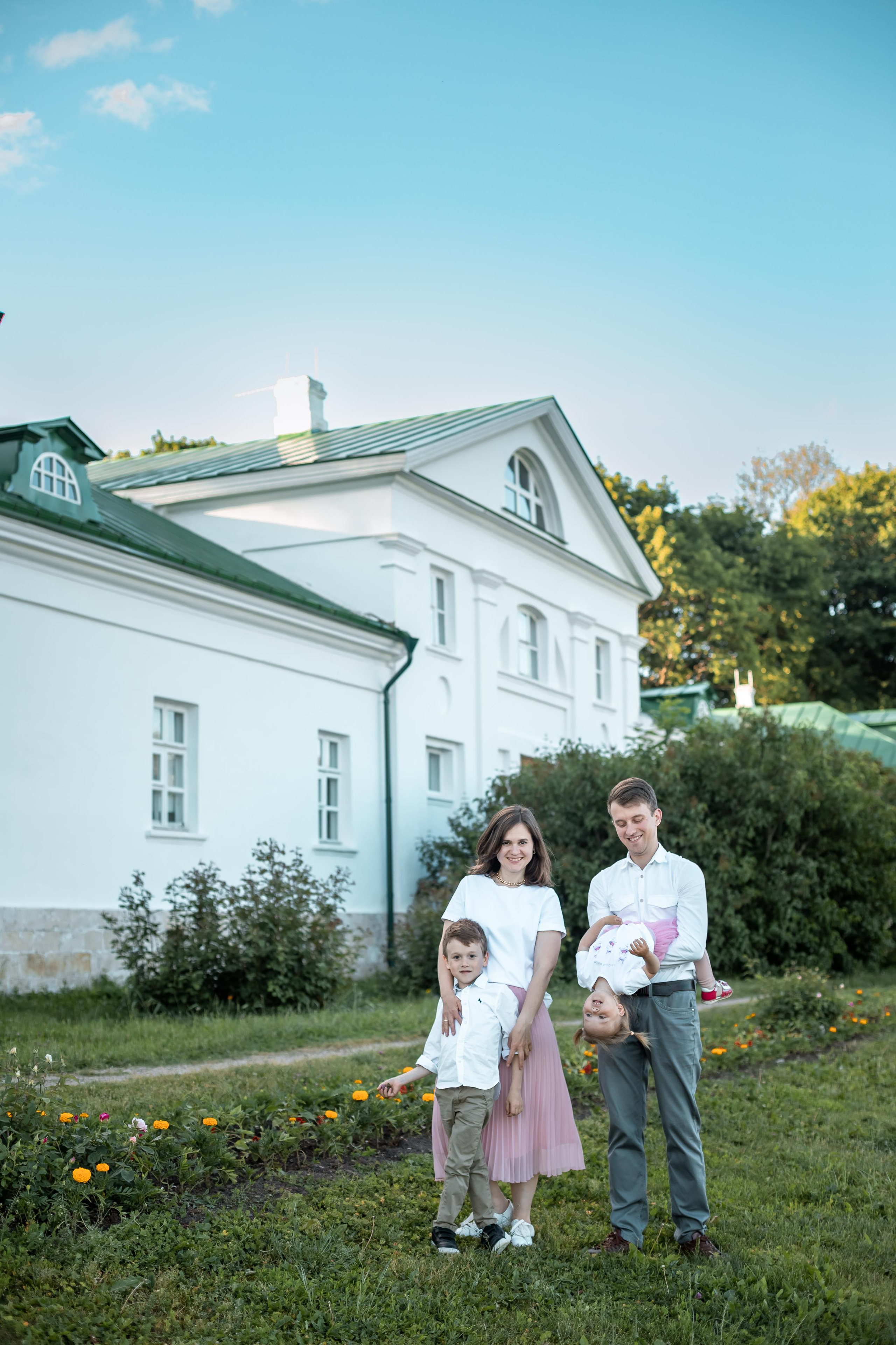 Фотопрогулка для семьи Кирилла и Наташи в Ясной Поляне. Женский семейный фотограф Тула Москва Захарова Анна