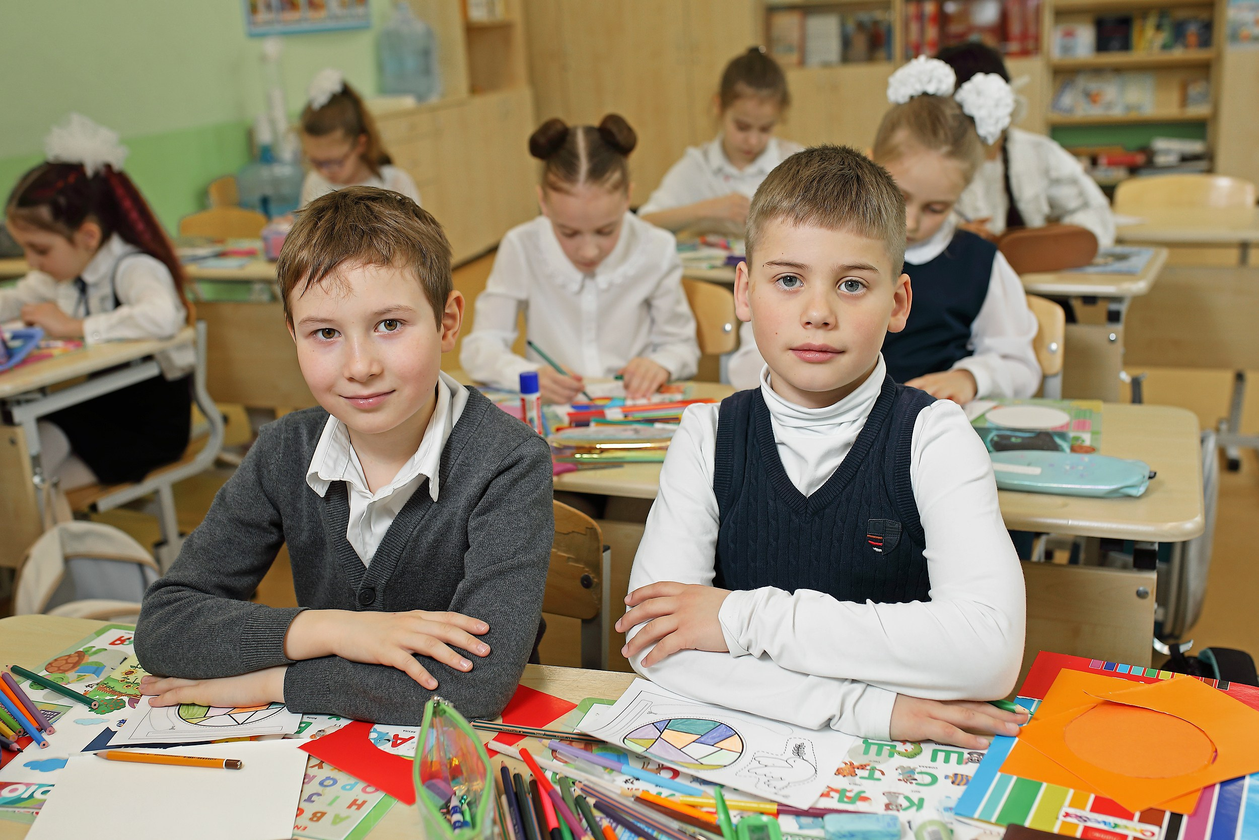 первоклассники за партой