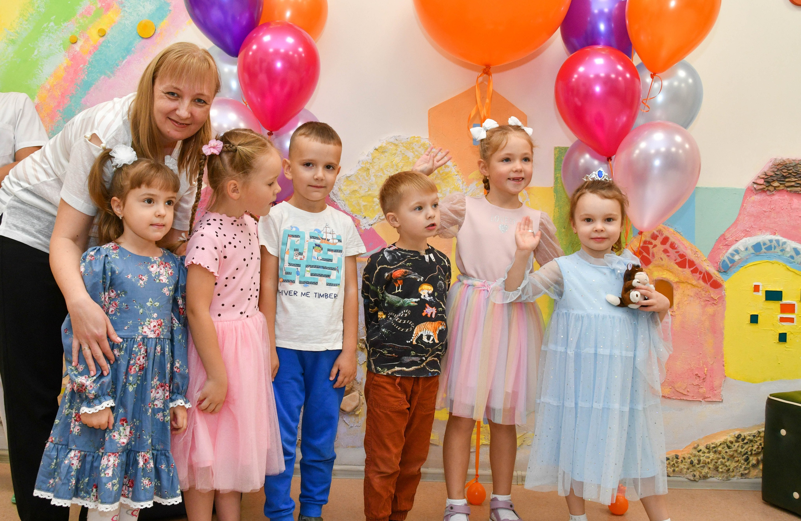 2023 г. День дошкольного работника и прогулка. Репортажный и детский фотограф в Новосибирске