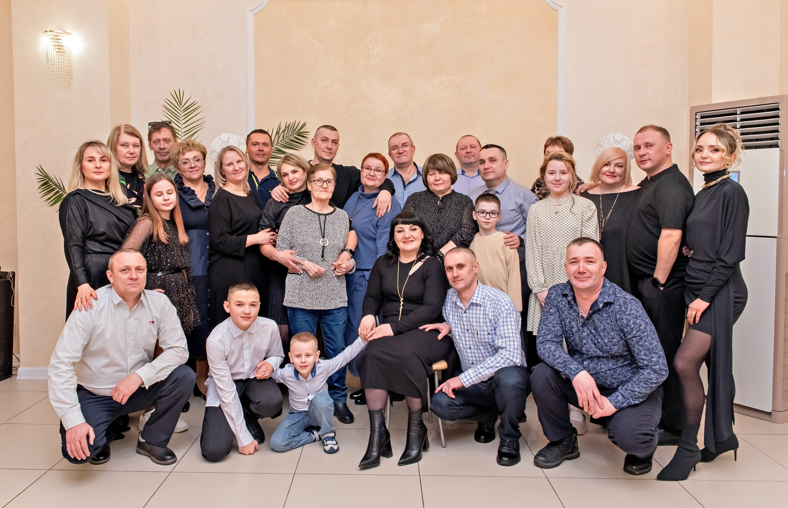 Юбилей Ирины. Ведущая — Наталья Белозерова. Банкетный зал — столовая Радио Завода. Семейный и портретный фотограф Кыштым Челябинск Марина Шигапова