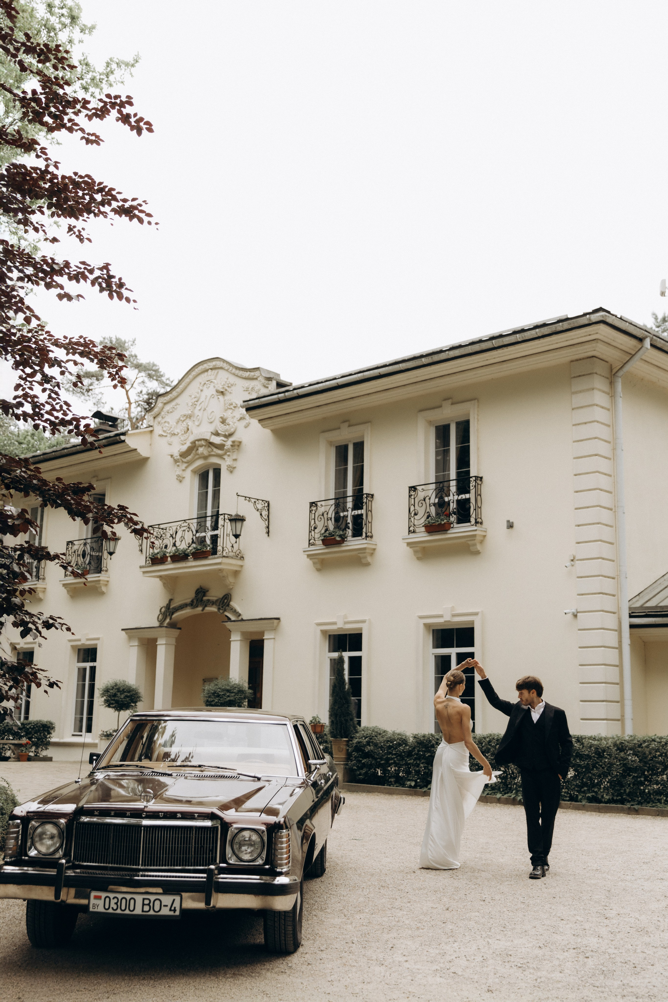 Свадебная фотосессия с ретро-автомобилем. Свадебный фотограф Москва Павел Фетисов