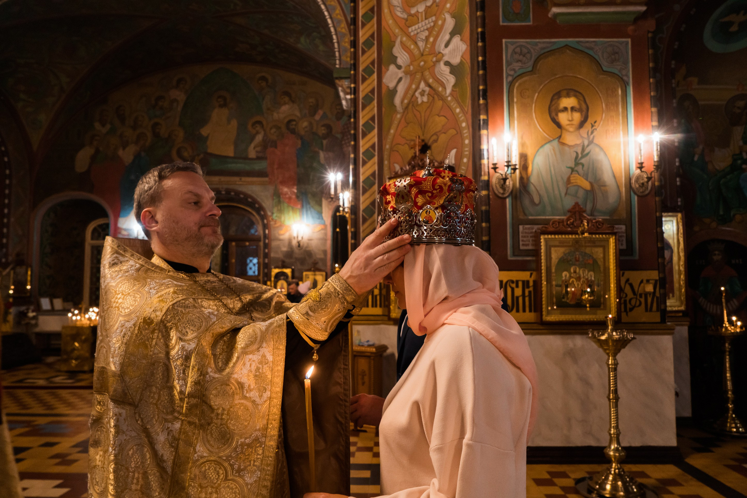 Венчание в храме Петра и Павла в Петергофе. Контент- фотограф, рилсмейкер в Санкт- Петербурге Елена Грие