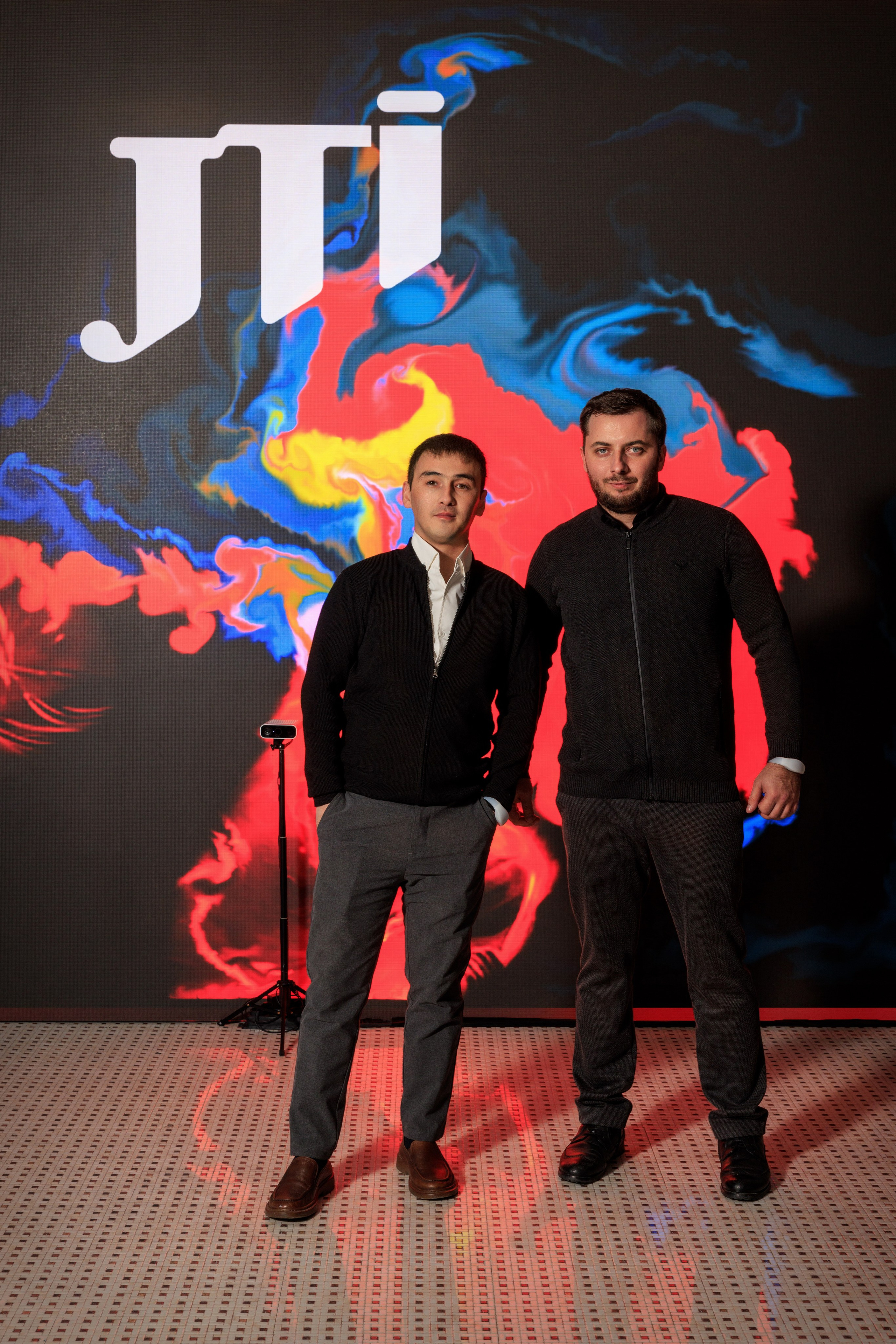 Бизнес-фотограф в Алматы — корпоративные съёмки, деловые портреты и репортажи. Профессиональный фотограф в Алматы