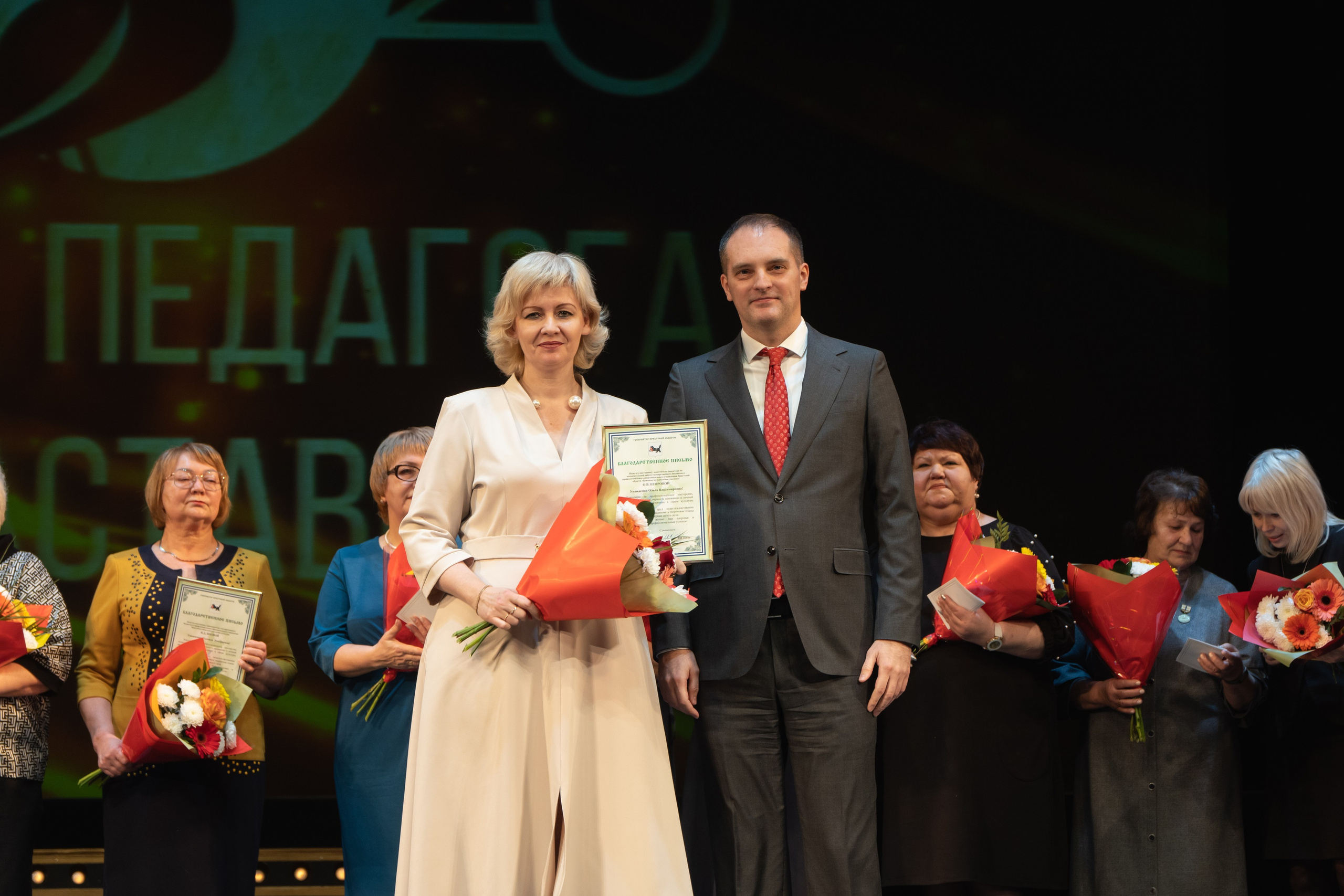 Музыкальный театр. Занимаюсь профессиональной фотографией и живу рядом с Байкалом. Работаю в разных жанрах