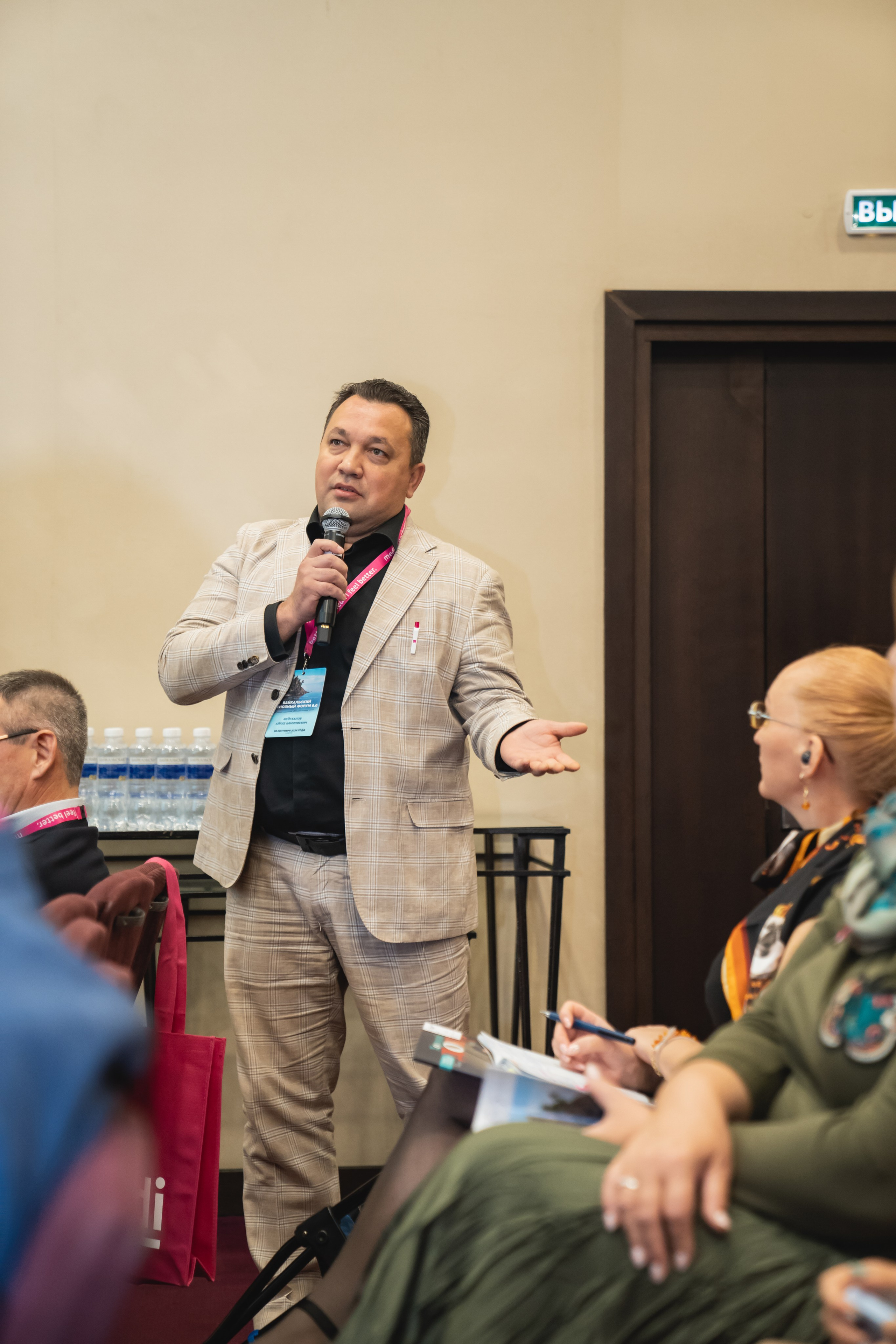 Фотосессия форумов, конференций. Занимаюсь профессиональной фотографией и живу рядом с Байкалом. Работаю в разных жанрах