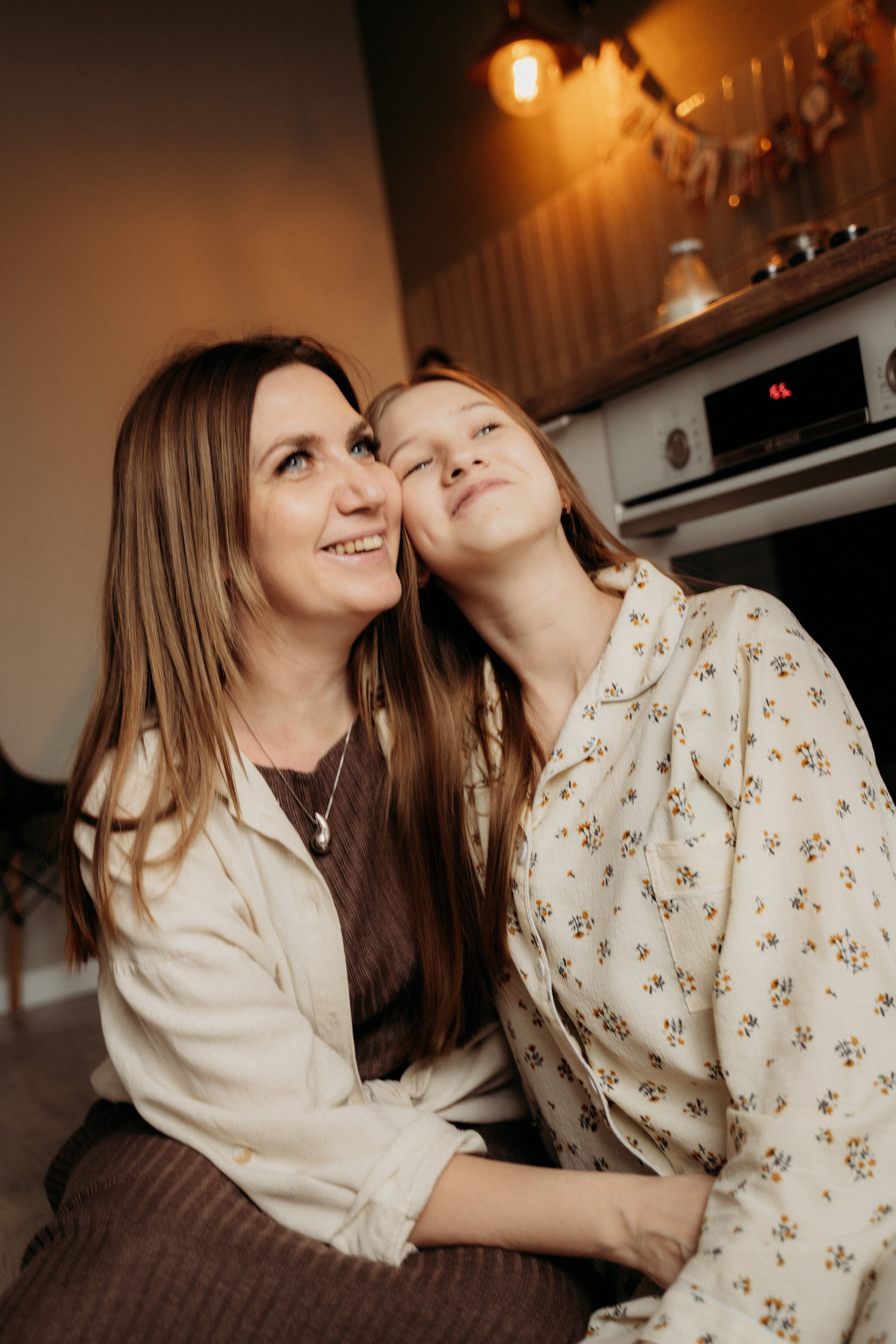 Семья на кухне