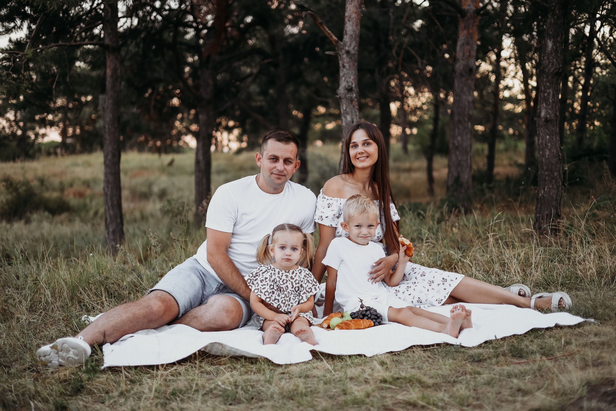 Сергей, Вика, Артем и Алина. Фотограф Алевтина Матешук