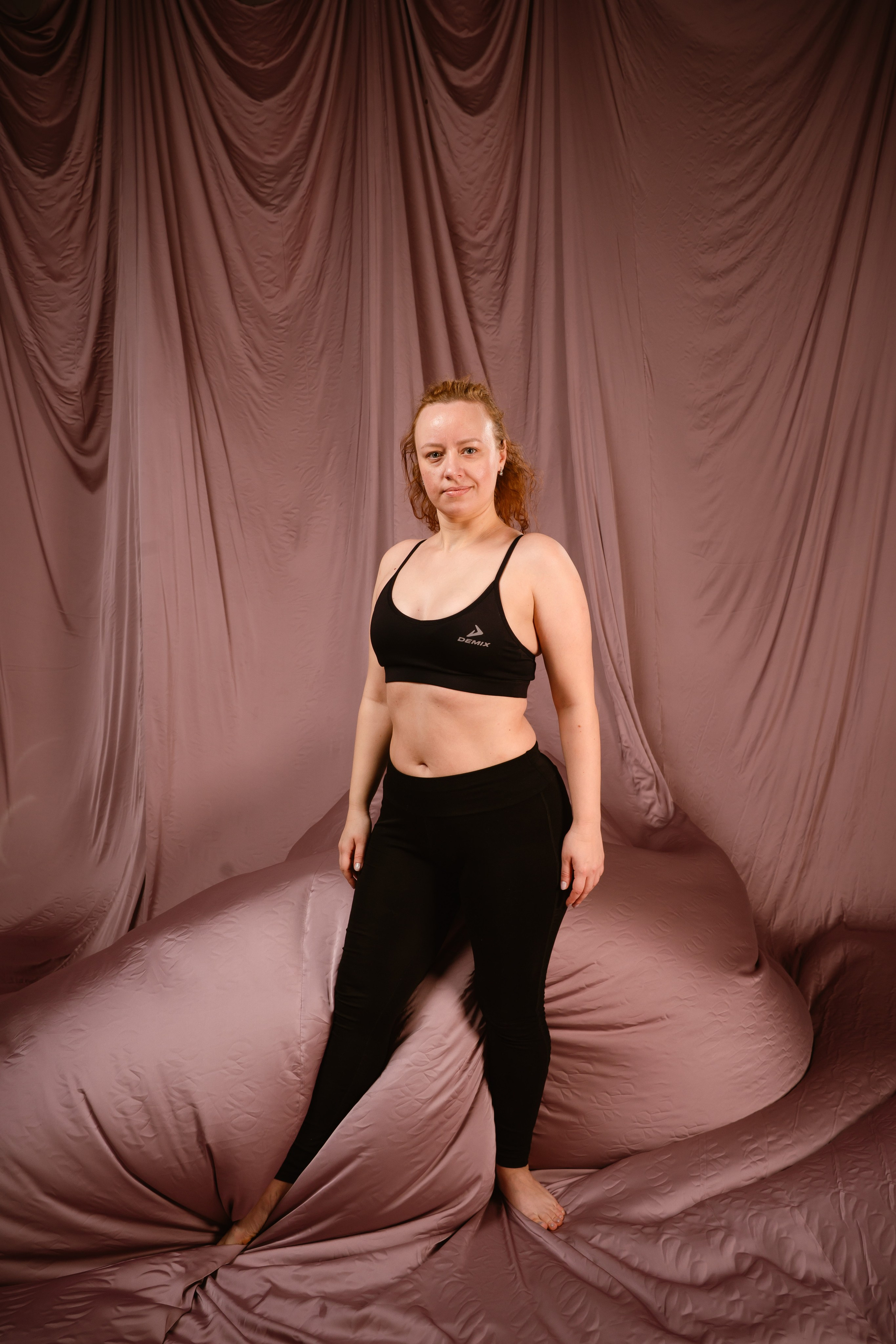 Фотосессия Акройогов с развевающейся тканью. Фотограф в Томске Григорий Шаповалов