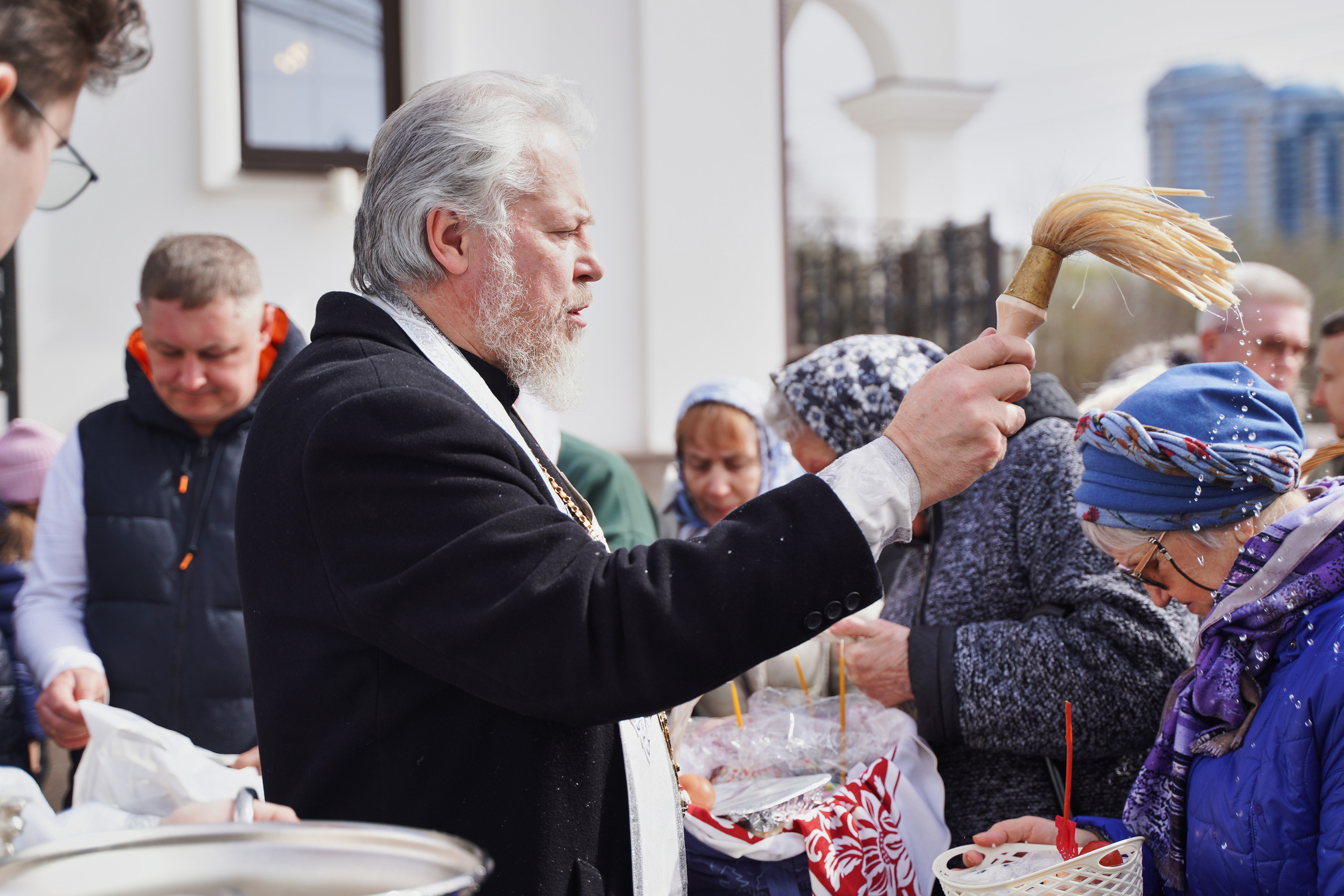 Храм Смоленской иконы Божией Матери. Освящение куличей, пасох и яиц. Портретный фотограф в Москве Елена Капралова