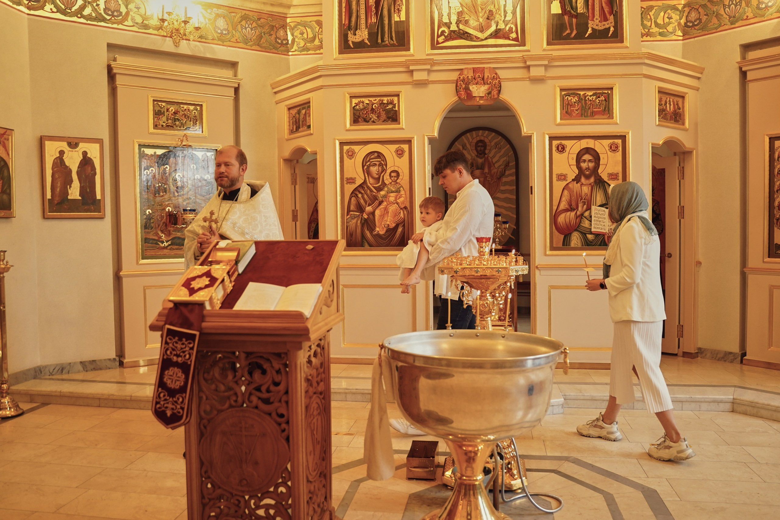 Храм Рождества Пресвятой Богородицы в Крылатском. Портретный фотограф в Москве Елена Капралова