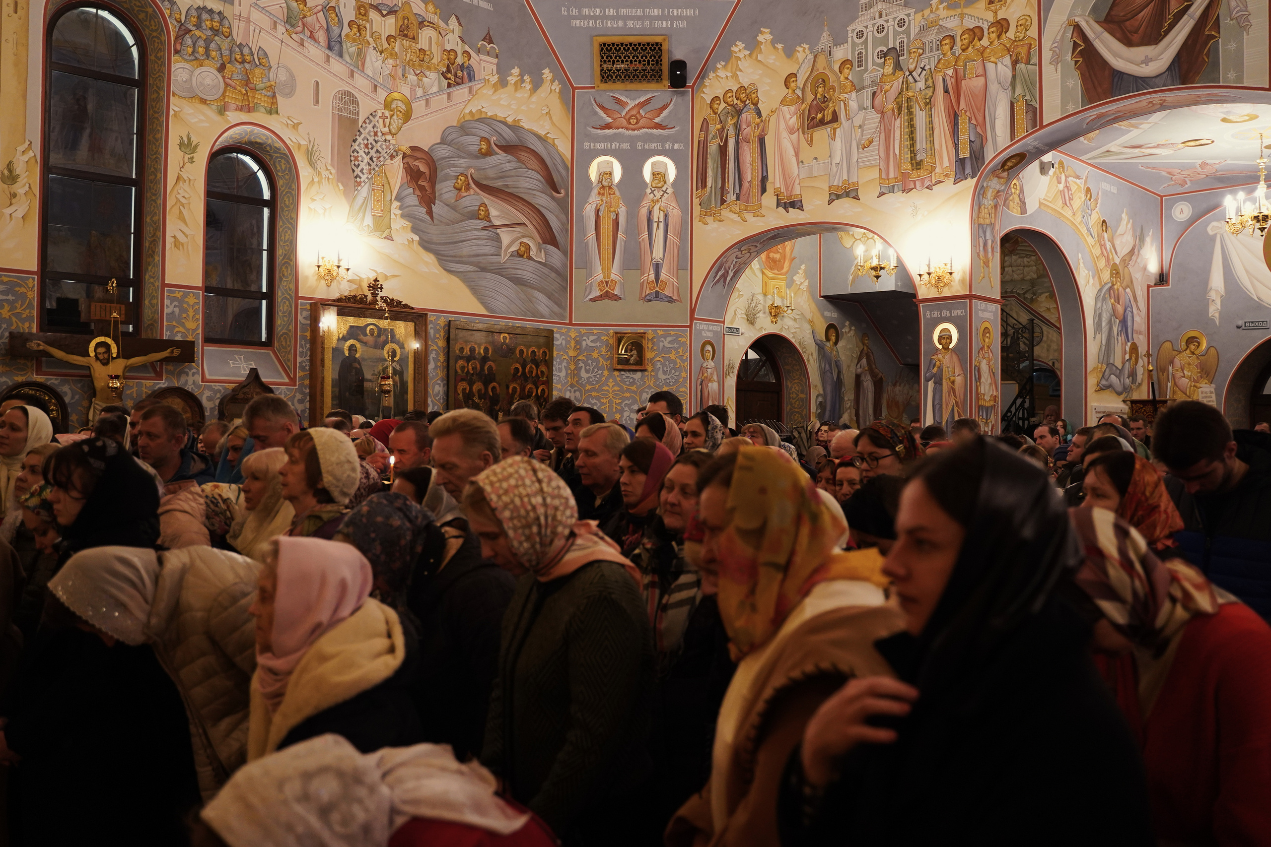 Храм Смоленской иконы Божией Матери. Пасхальное богослужение. Портретный фотограф в Москве Елена Капралова
