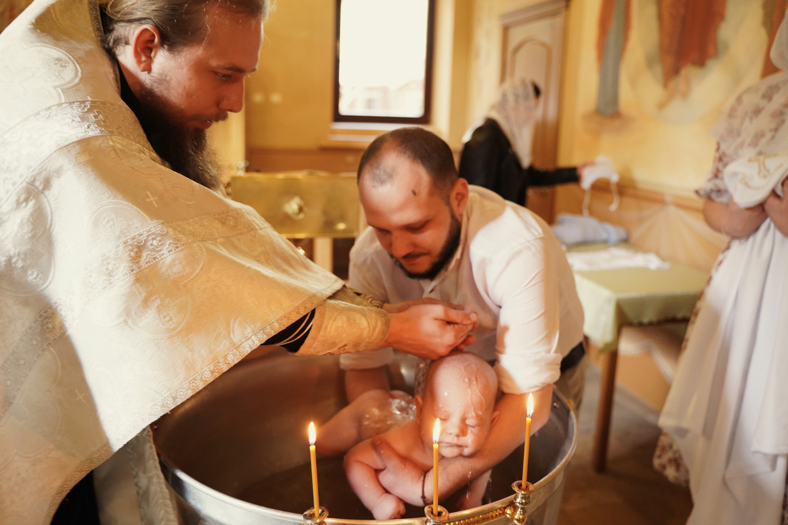 Храм Успения Пресвятой Богородицы в Гончарах.Крещение ребенка.Крестины. Портретный фотограф в Москве Елена Капралова