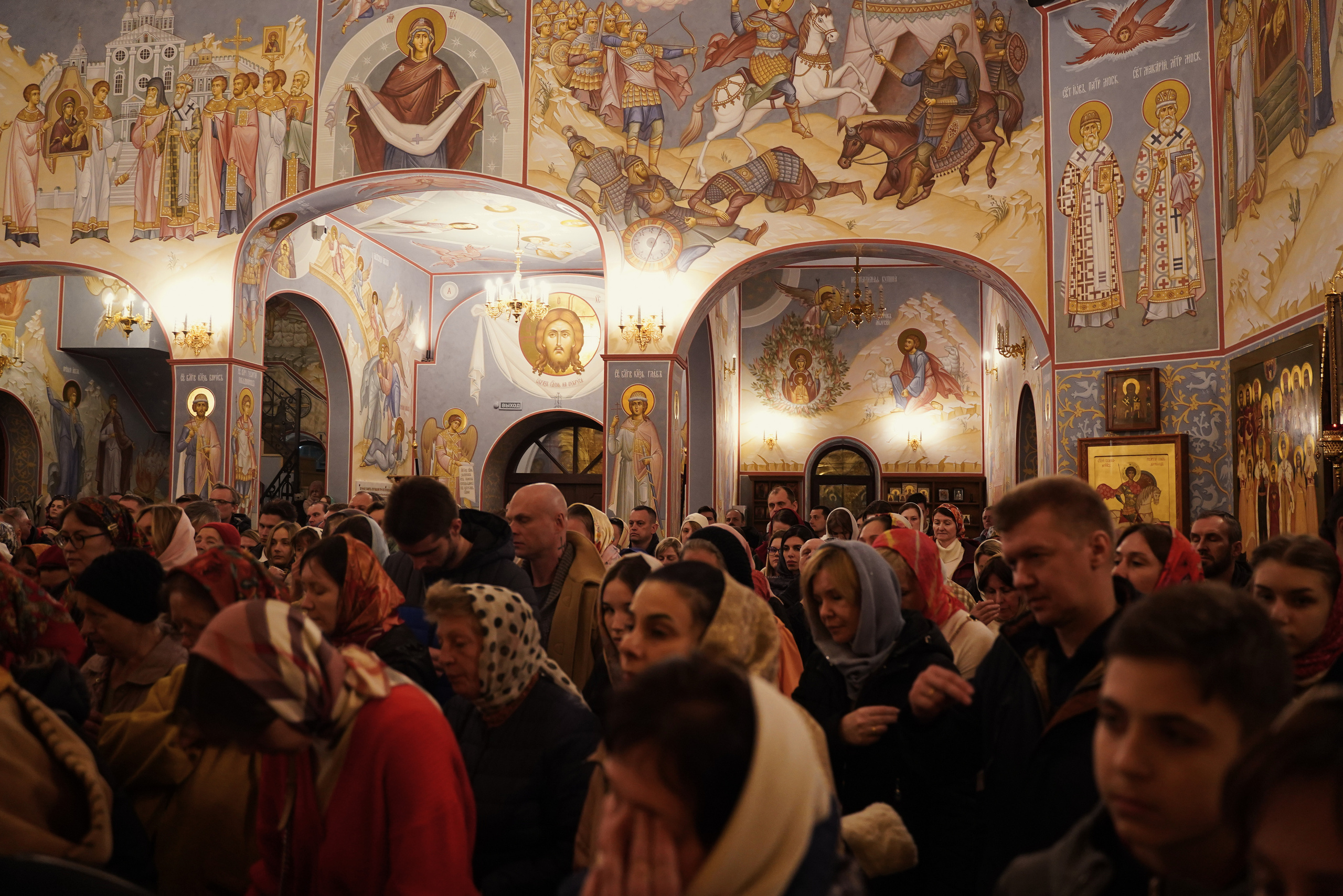 Храм Смоленской иконы Божией Матери. Пасхальное богослужение. Портретный фотограф в Москве Елена Капралова