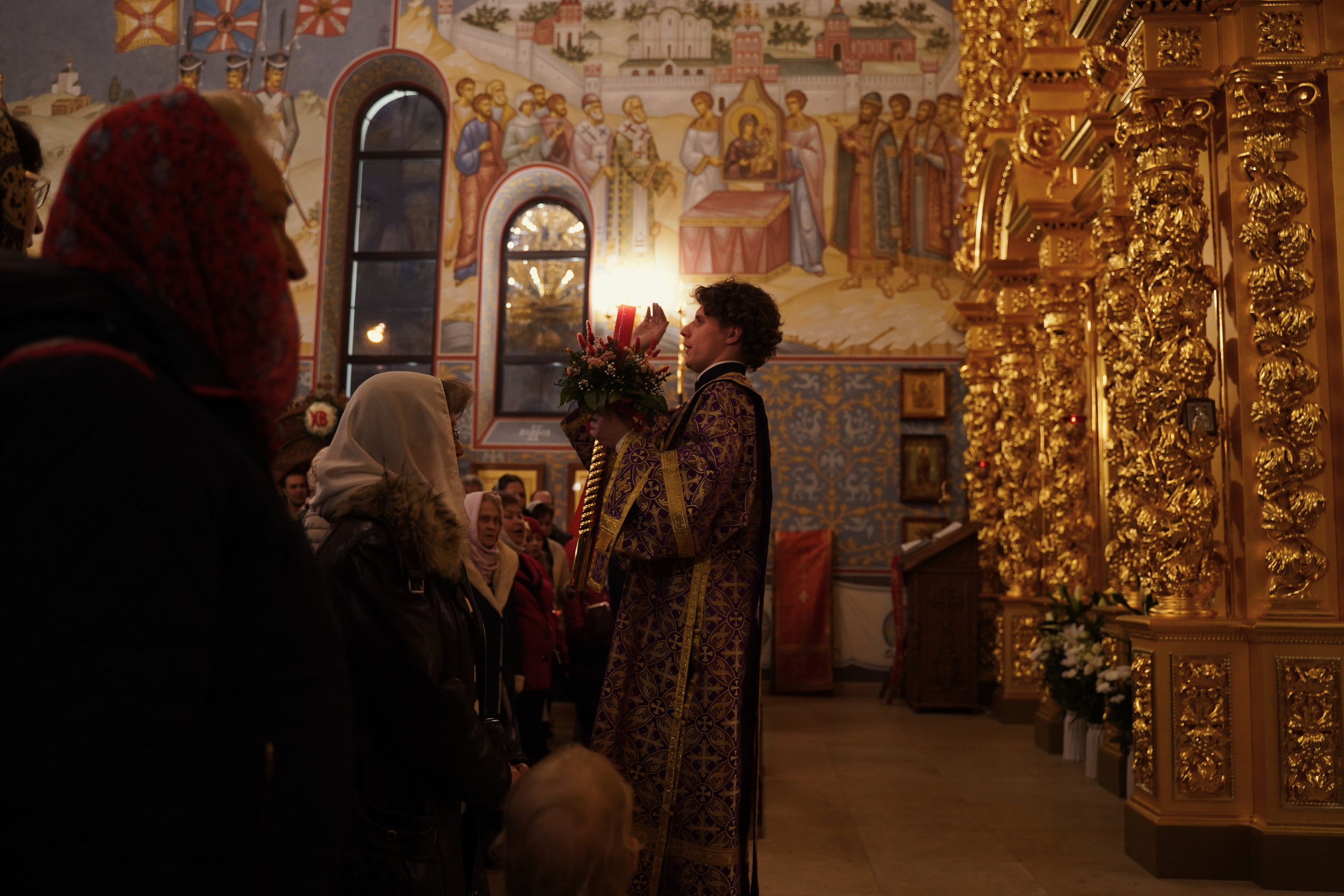 Храм Смоленской иконы Божией Матери. Пасхальное богослужение. Портретный фотограф в Москве Елена Капралова